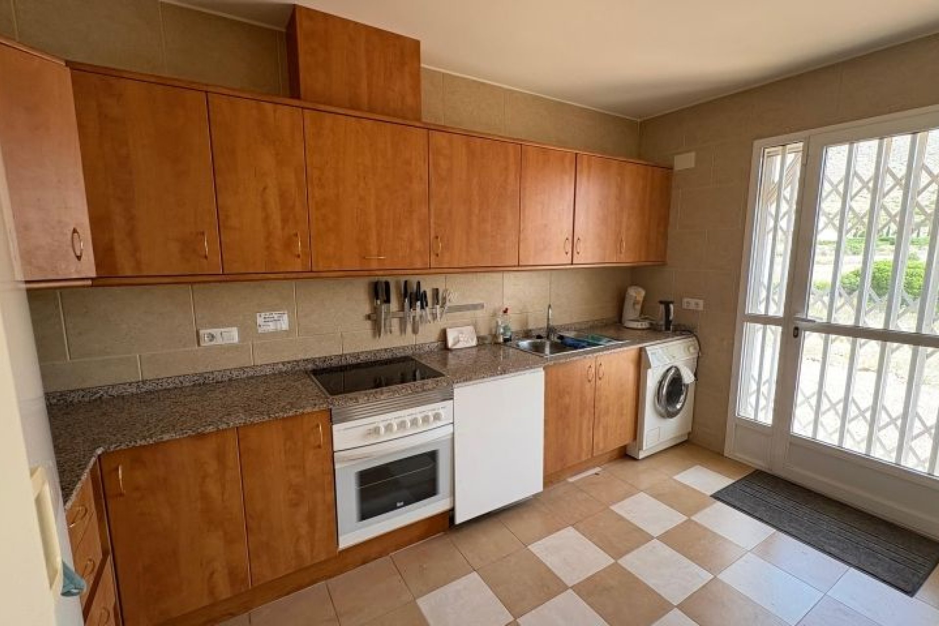 Resale - Villa -
Hondón de las Nieves - Inland