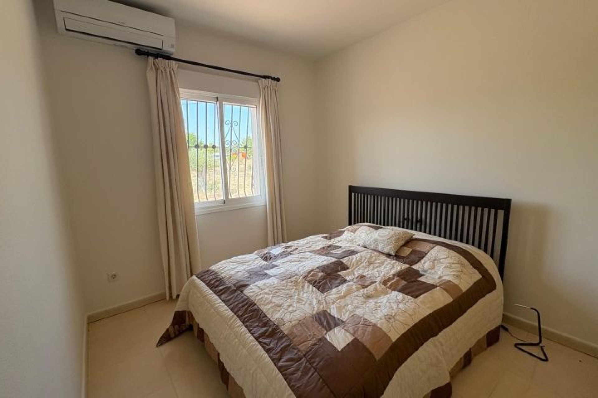 Resale - Villa -
Hondón de las Nieves - Inland