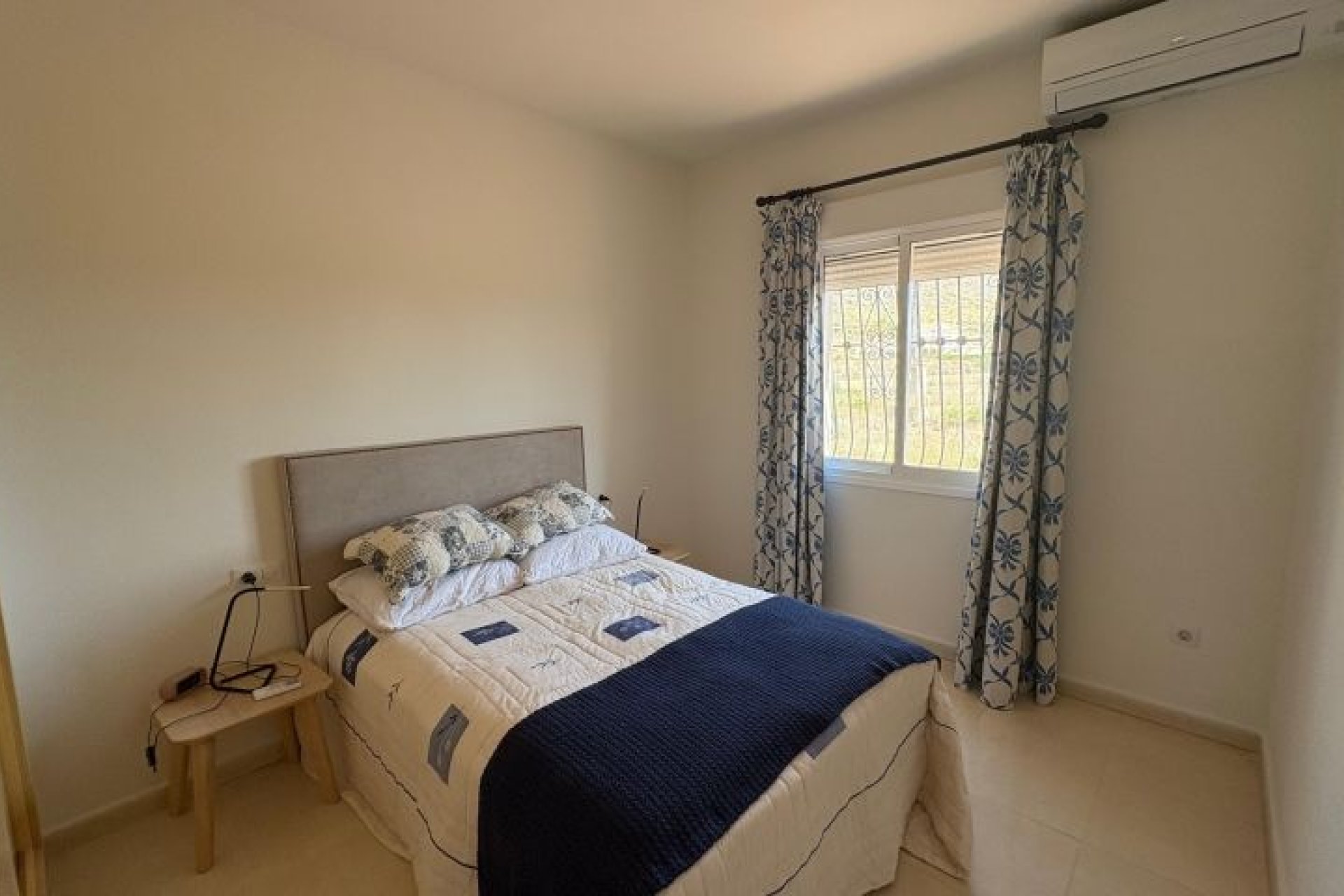 Resale - Villa -
Hondón de las Nieves - Inland