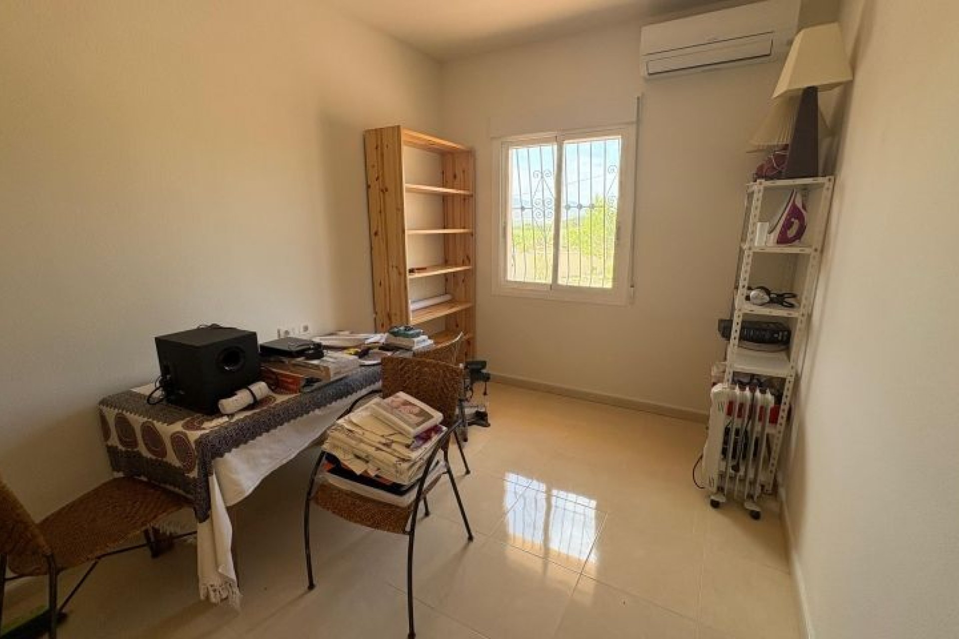 Resale - Villa -
Hondón de las Nieves - Inland