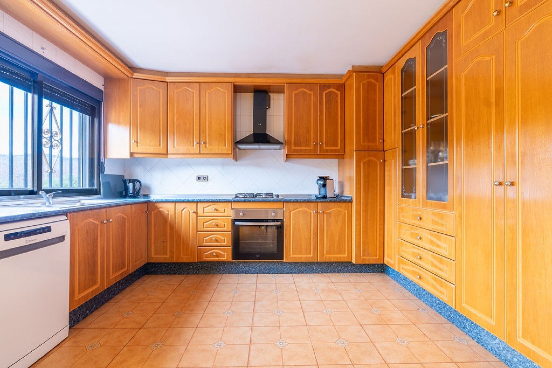 Resale - Villa -
Hondón de las Nieves - Inland