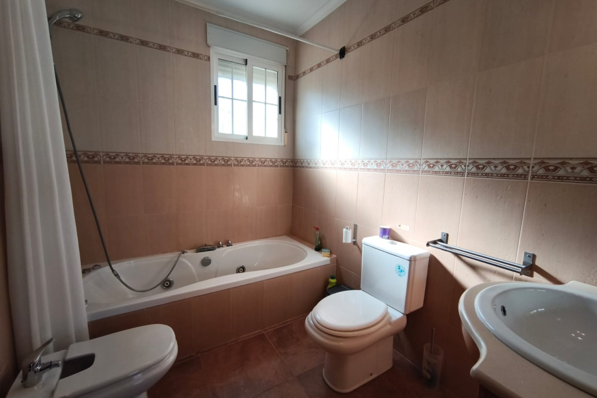 Resale - Villa -
Hondón de los Fráiles - Inland