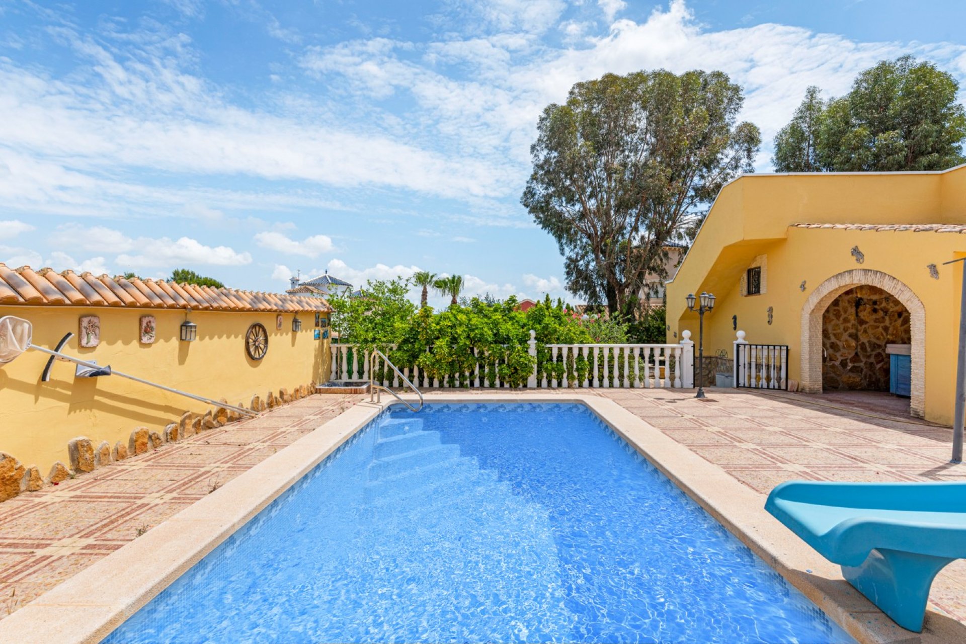 Resale - Villa -
Jacarilla - Inland