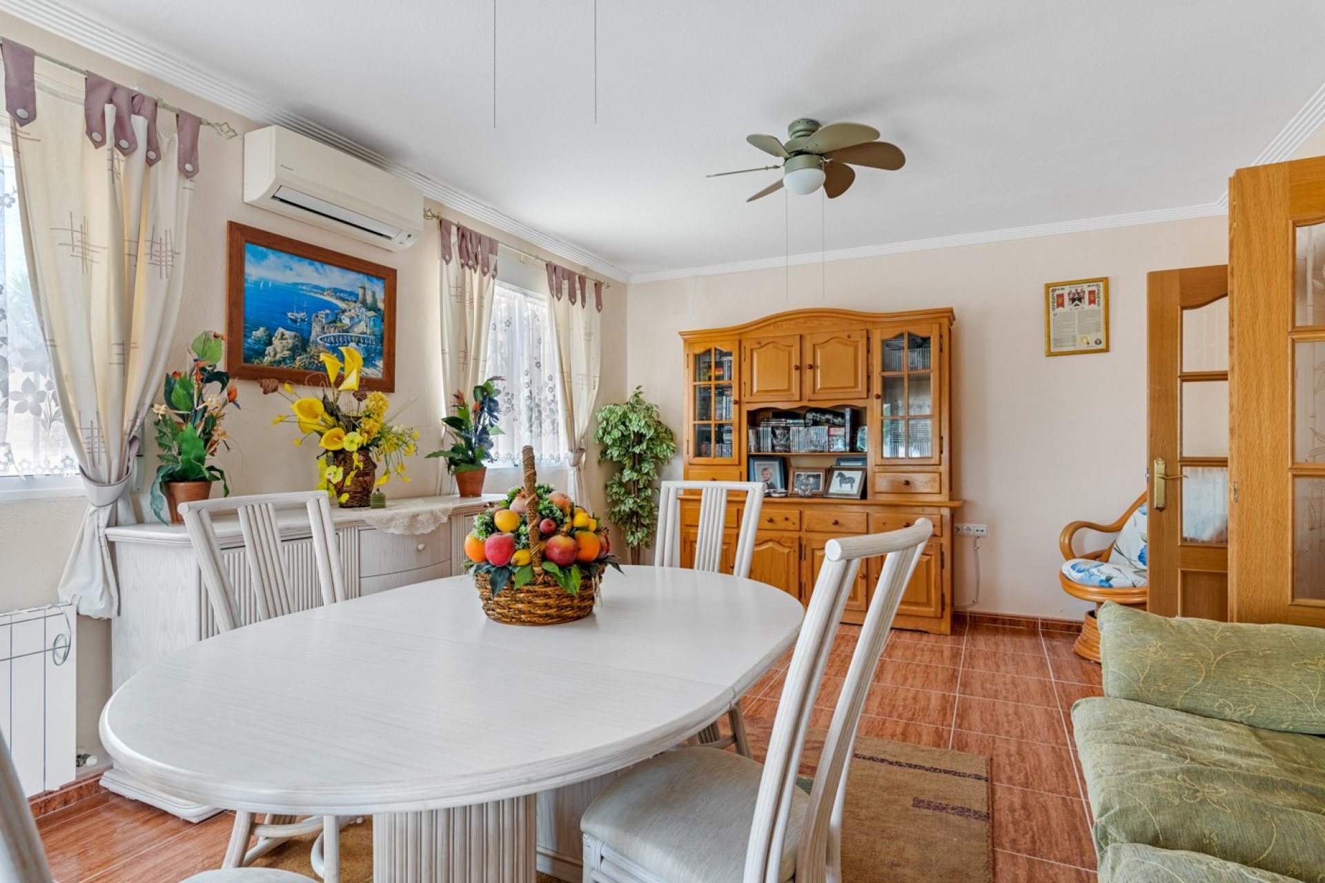 Resale - Villa -
Jacarilla - Inland