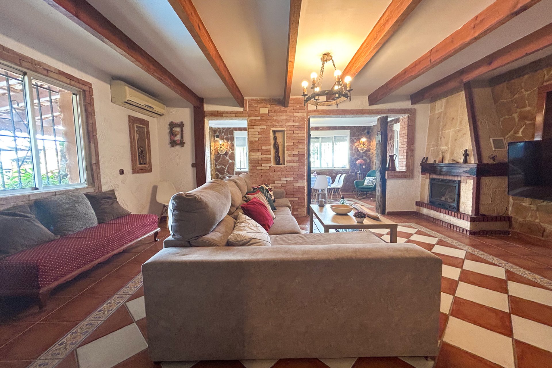 Resale - Villa -
Jacarilla - Inland