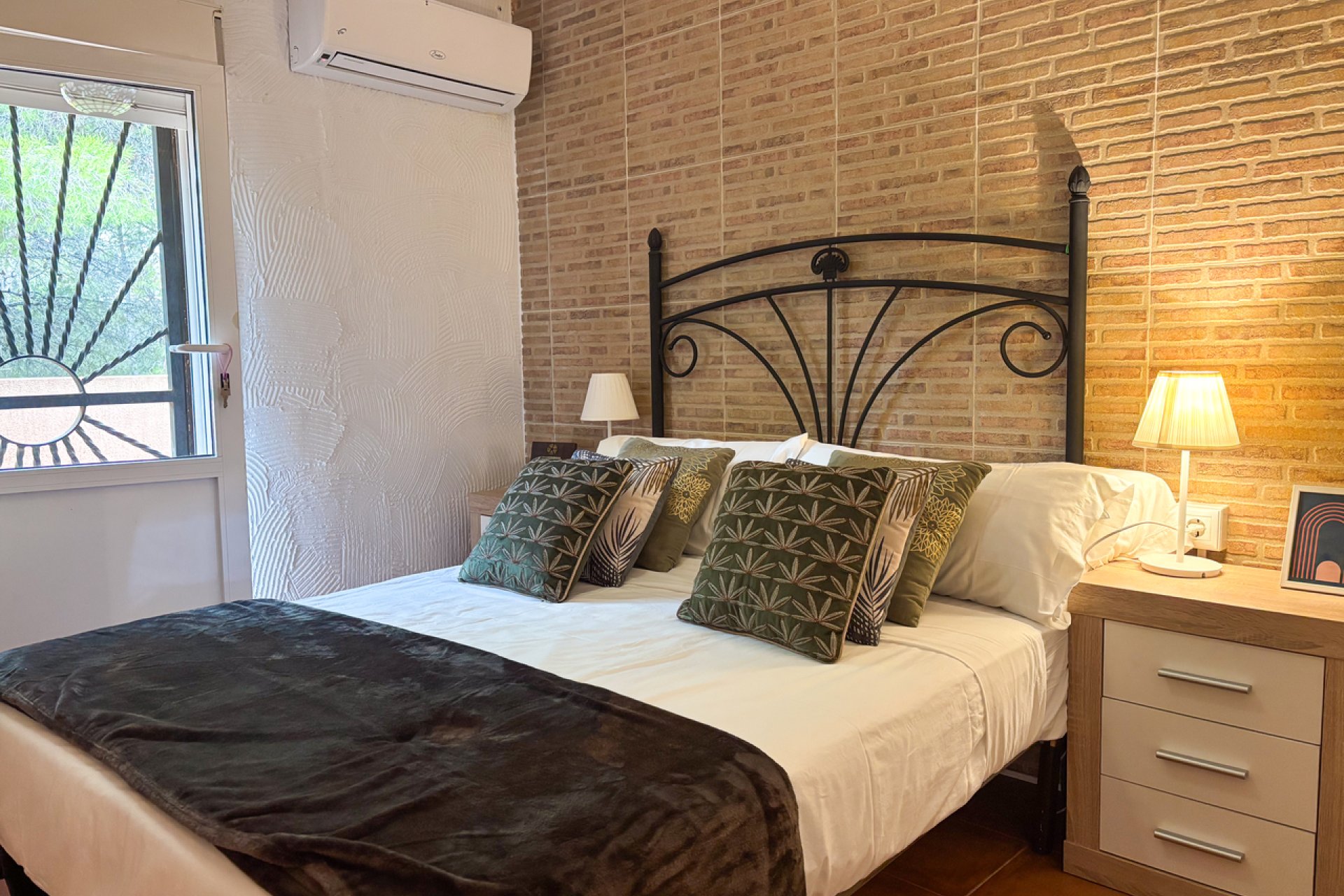 Resale - Villa -
Jacarilla - Inland