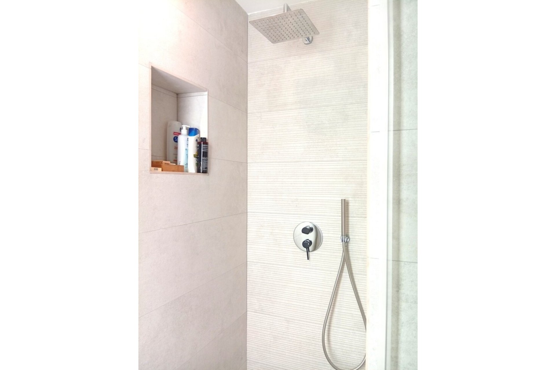 Resale - Villa -
La Finca Golf Resort - Inland