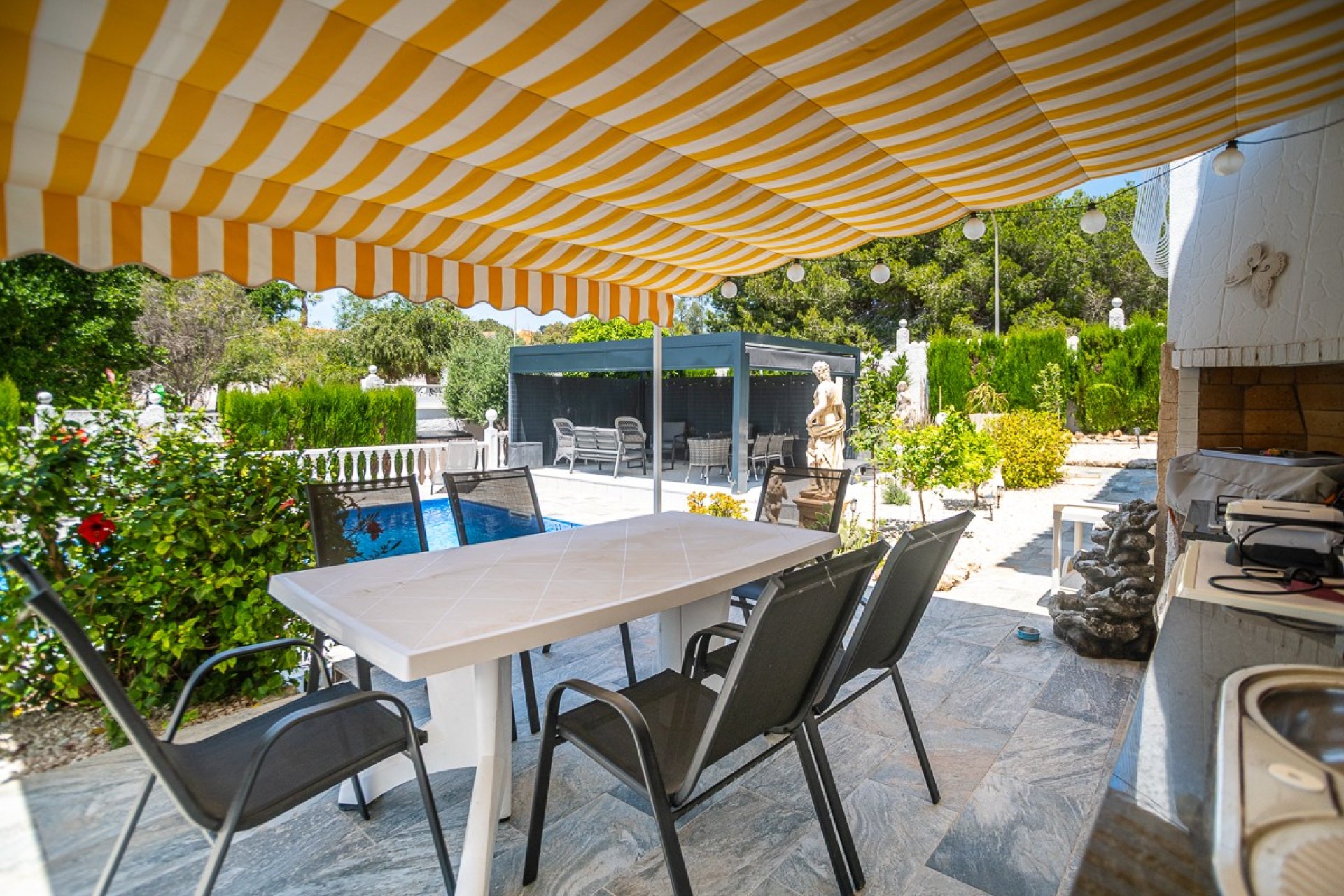 Resale - Villa -
La Marina - Costa Blanca