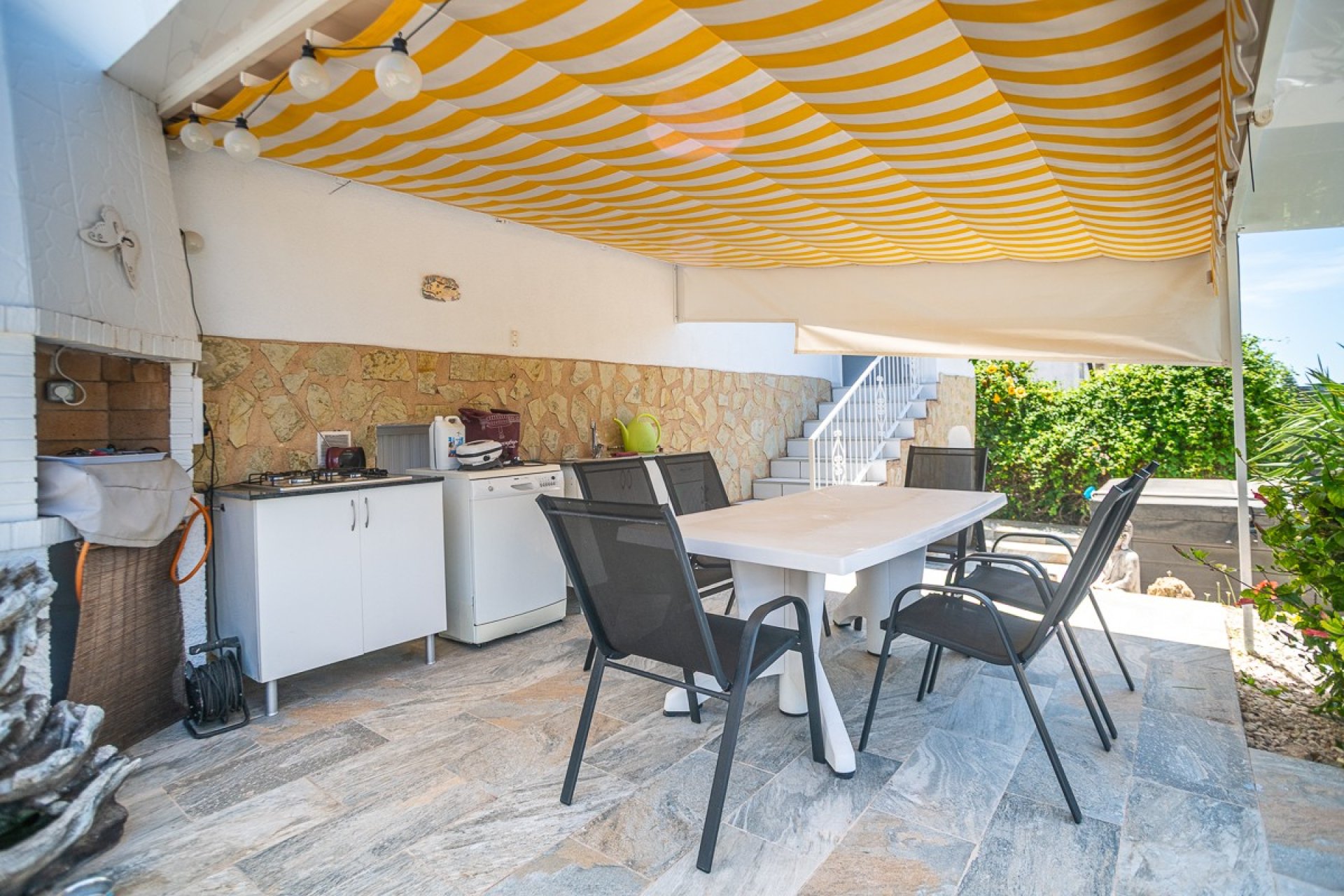 Resale - Villa -
La Marina - Costa Blanca