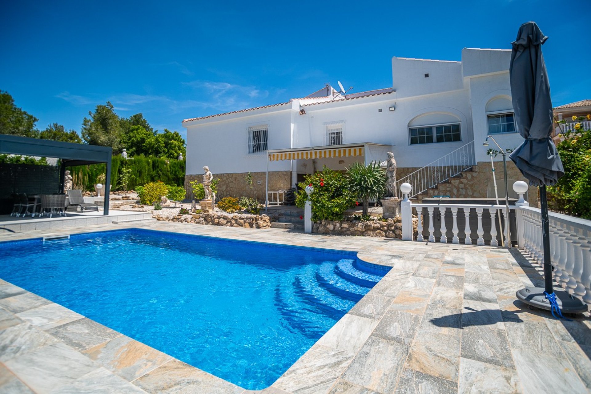 Resale - Villa -
La Marina - Costa Blanca