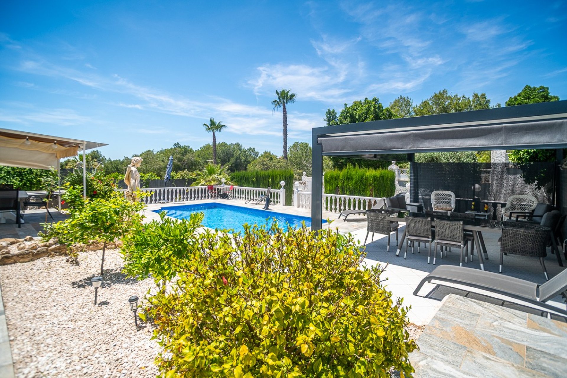 Resale - Villa -
La Marina - Costa Blanca