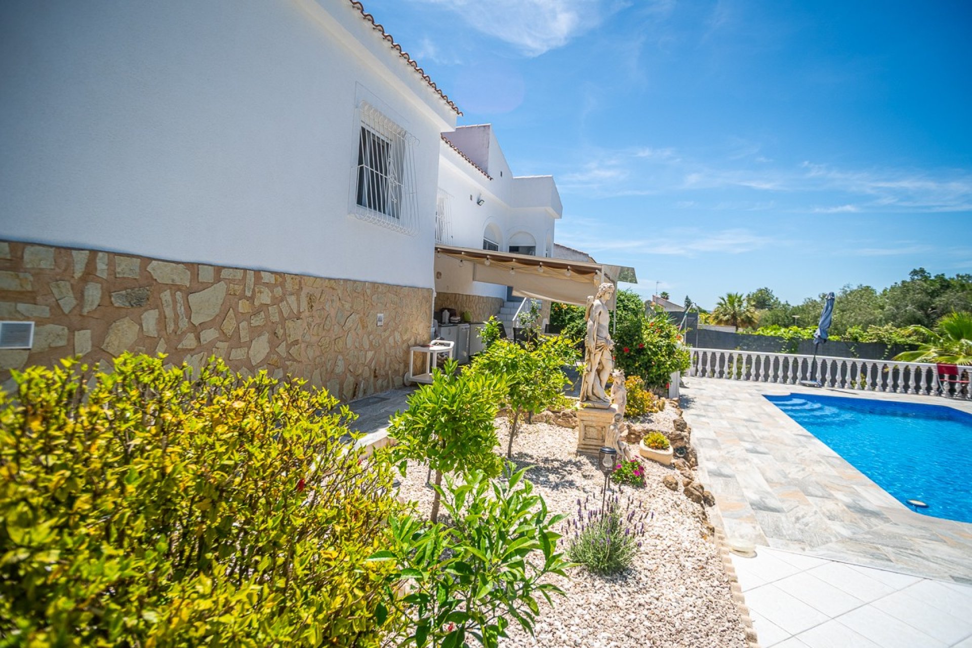 Resale - Villa -
La Marina - Costa Blanca