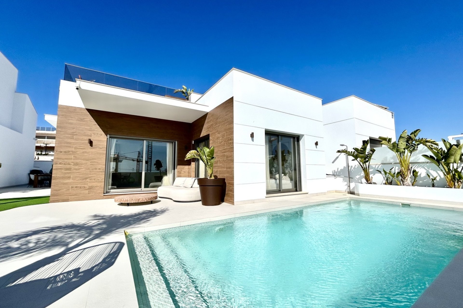 Resale - Villa -
Las Filipinas - Inland
