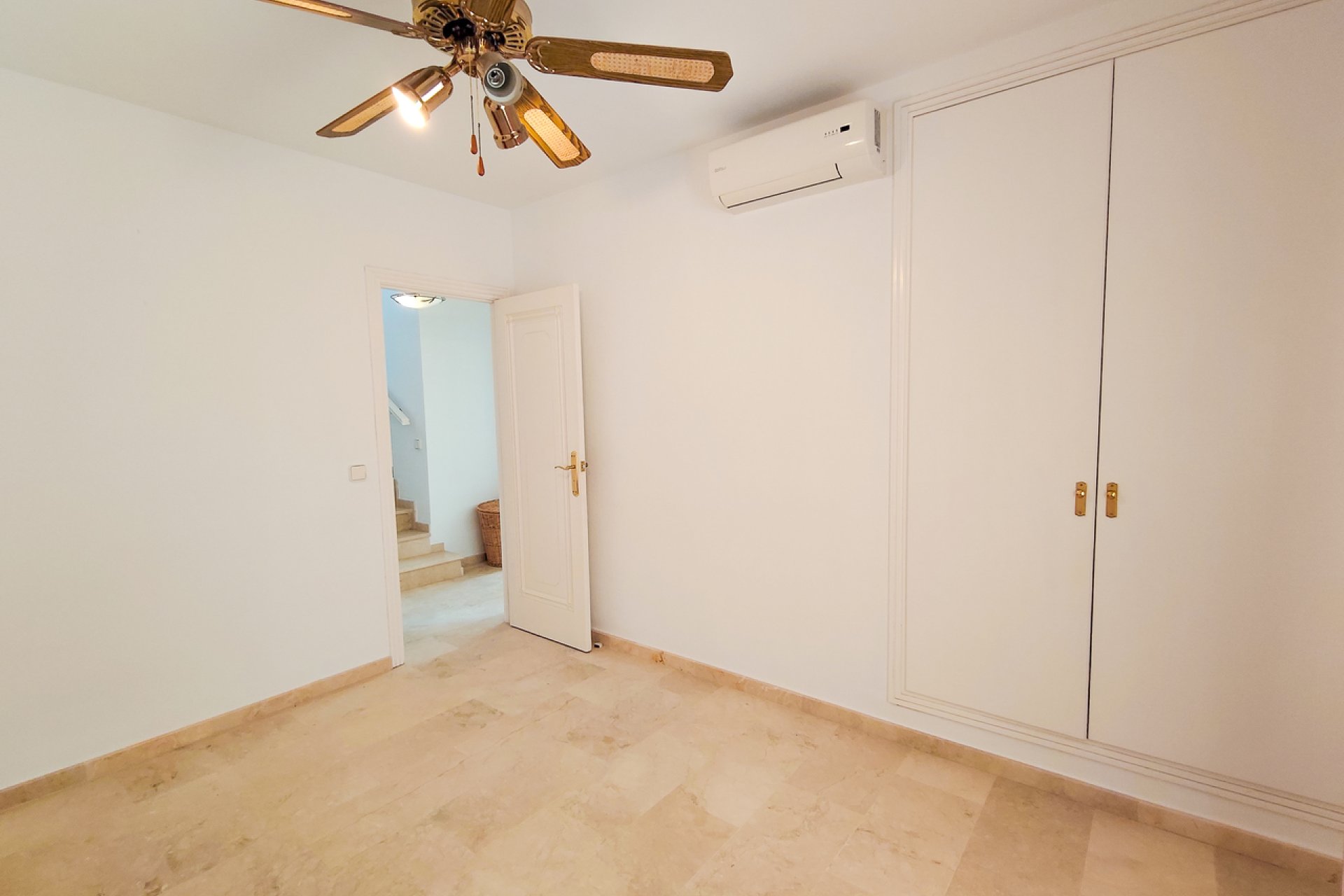 Resale - Villa -
Las Ramblas Golf - Inland