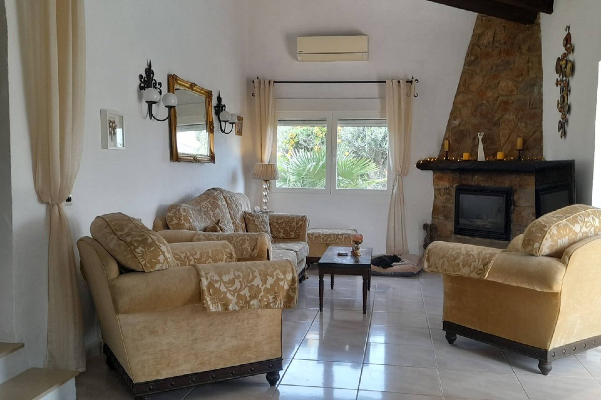 Resale - Villa -
Orba - Inland