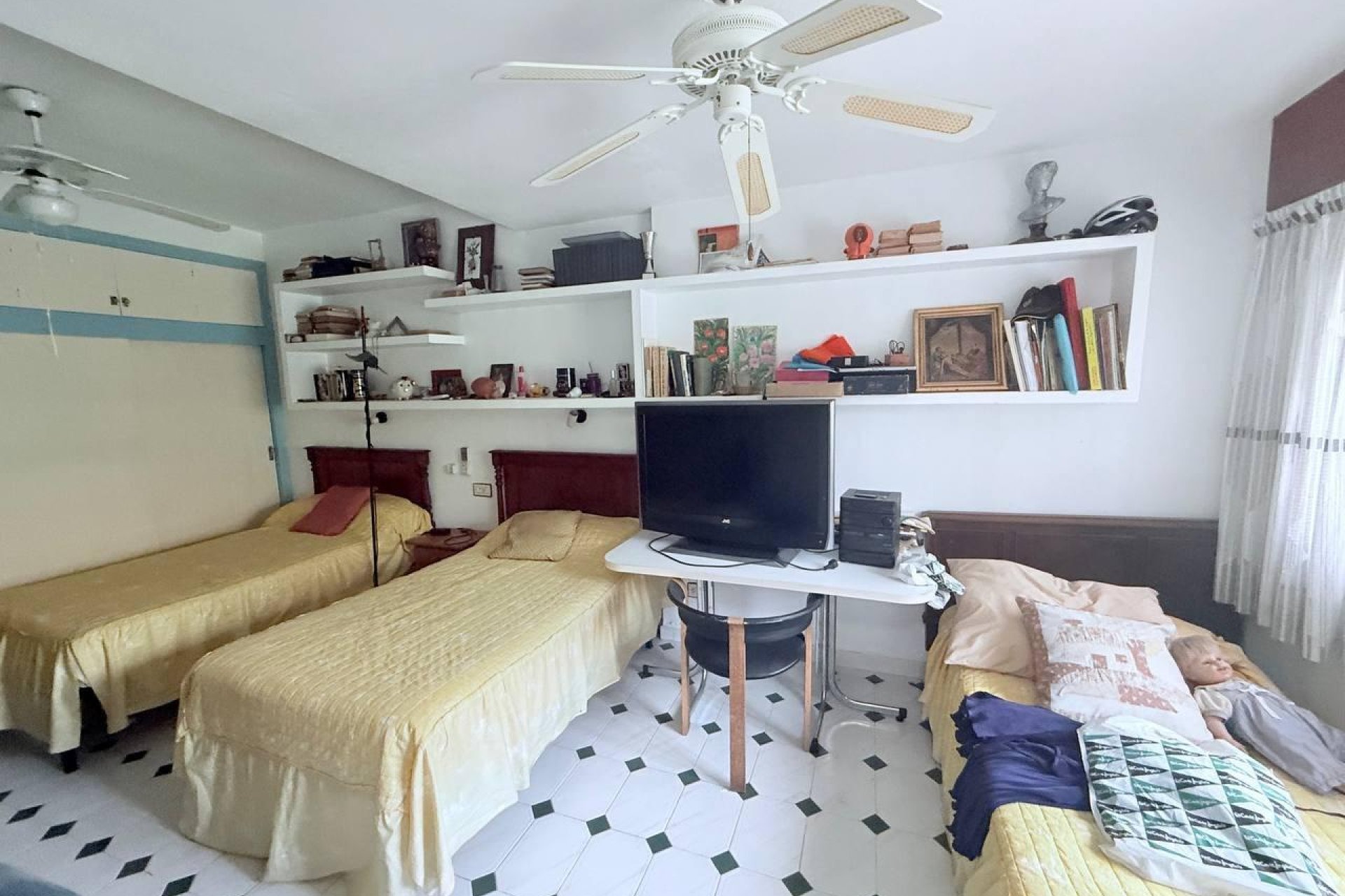 Resale - Villa -
Orihuela Costa - Campoamor