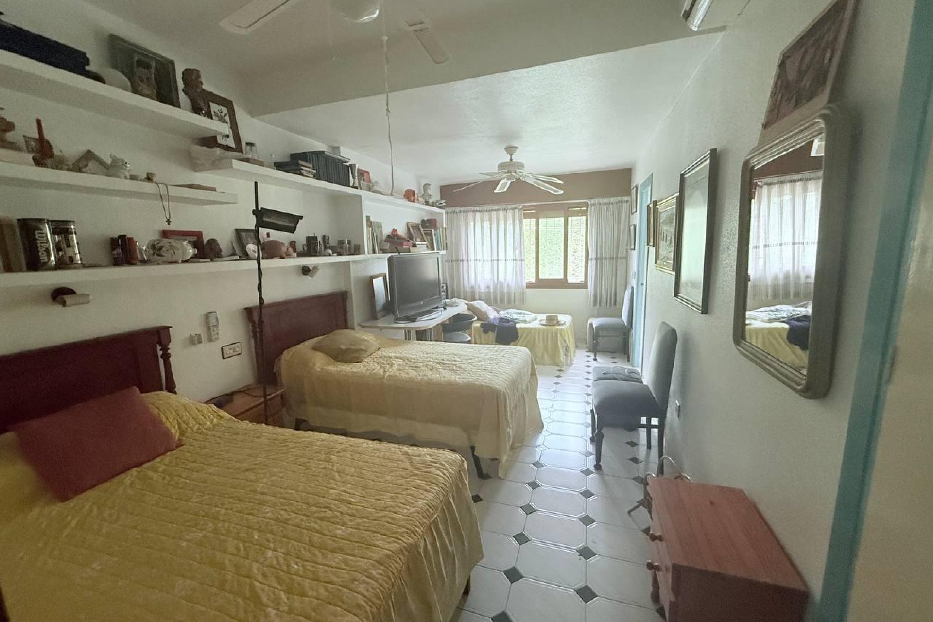 Resale - Villa -
Orihuela Costa - Campoamor