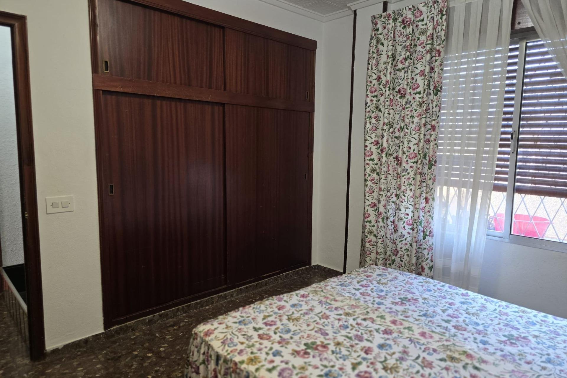 Resale - Villa -
Orihuela Costa - Campoamor