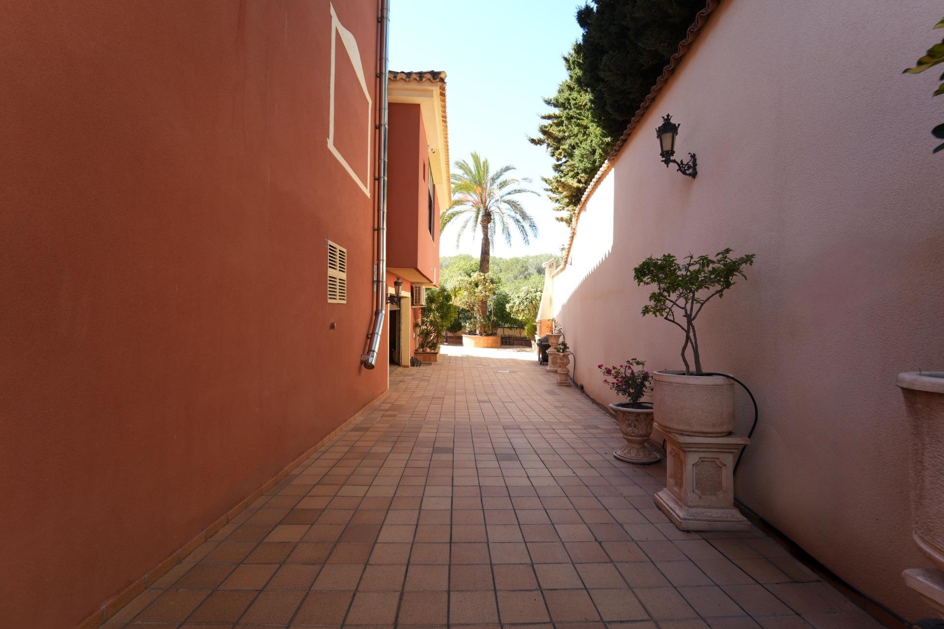 Resale - Villa -
Orihuela Costa - Campoamor