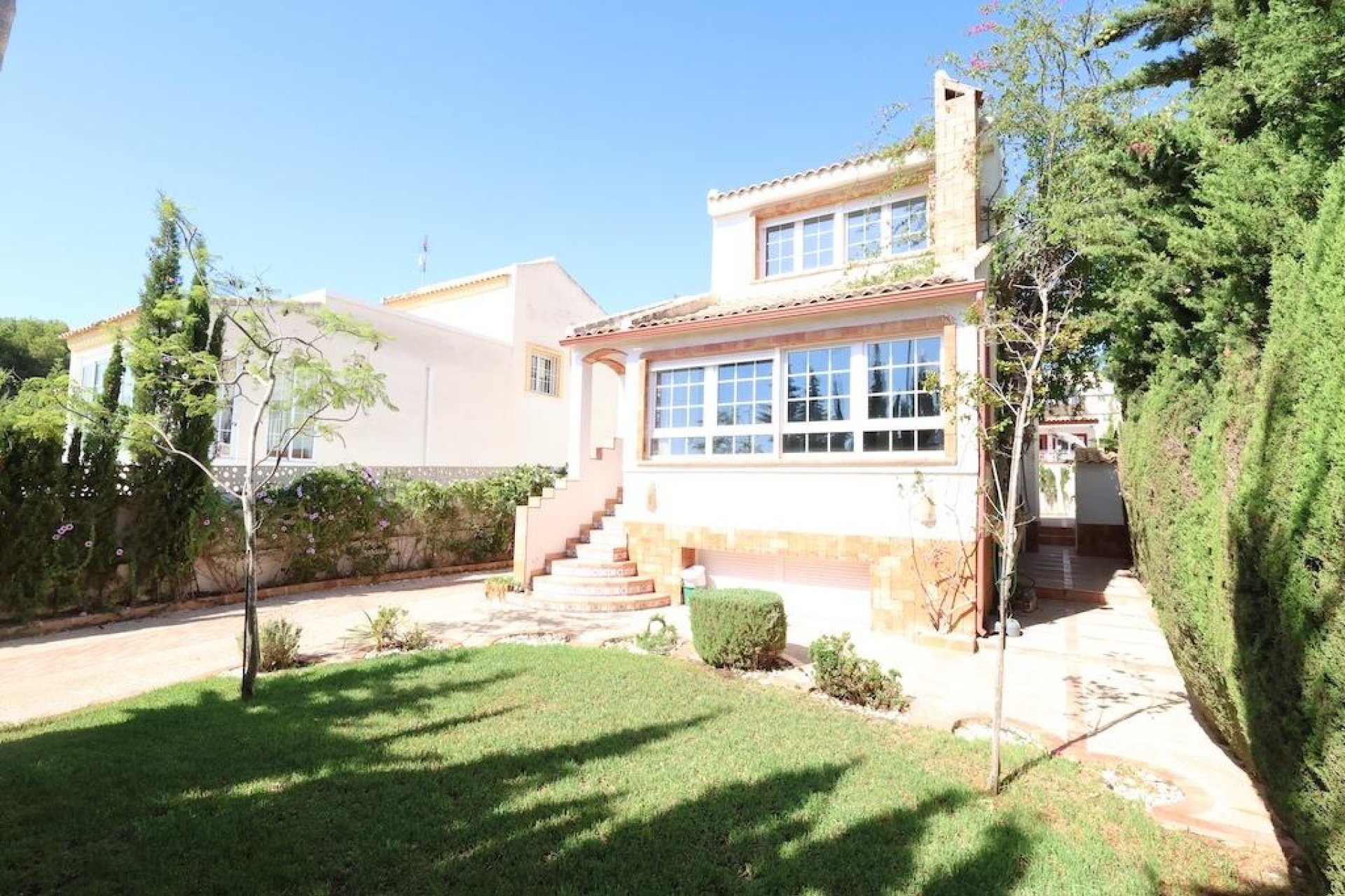 Resale - Villa -
Orihuela Costa - Costa Blanca