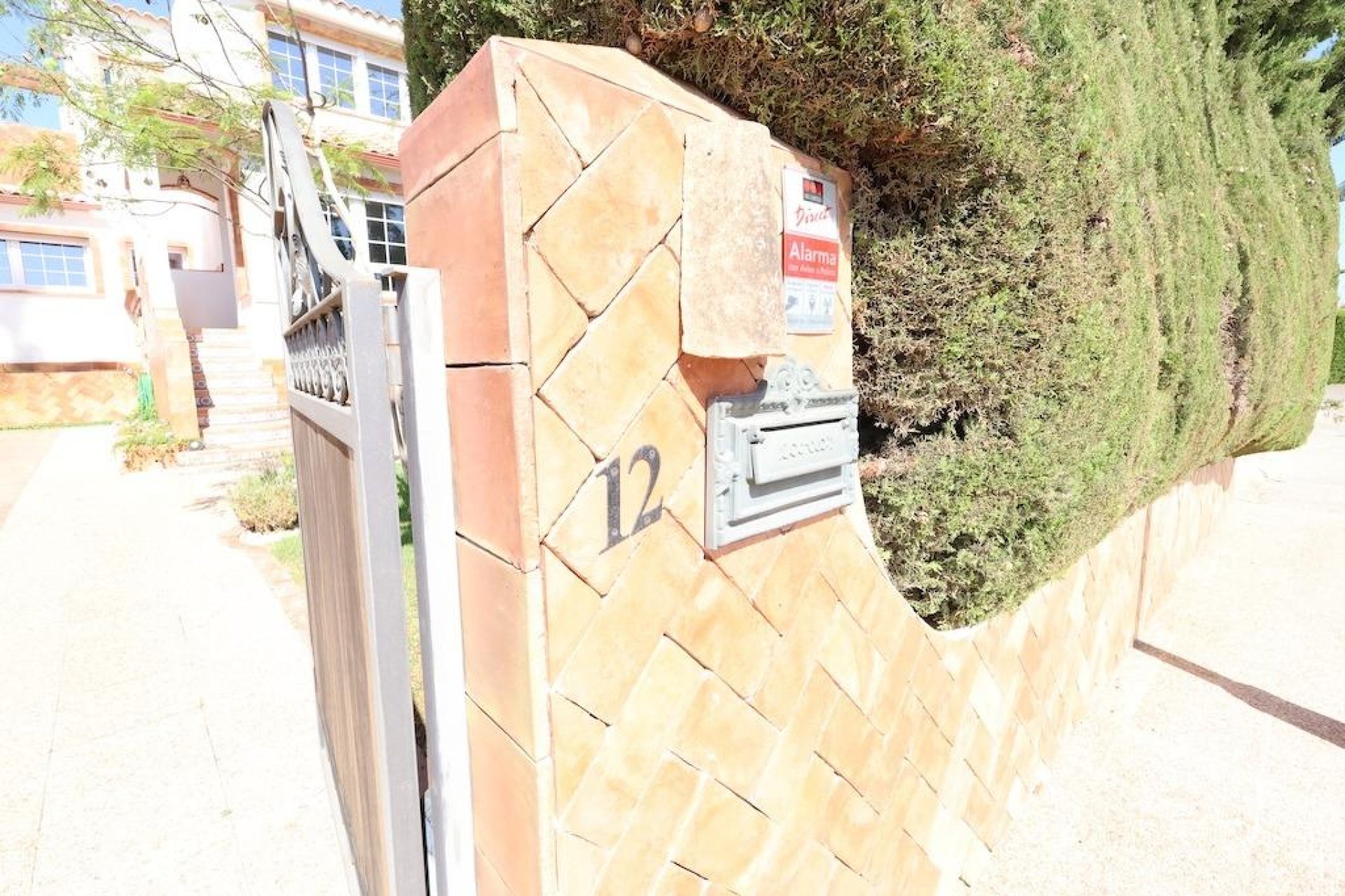 Resale - Villa -
Orihuela Costa - Costa Blanca