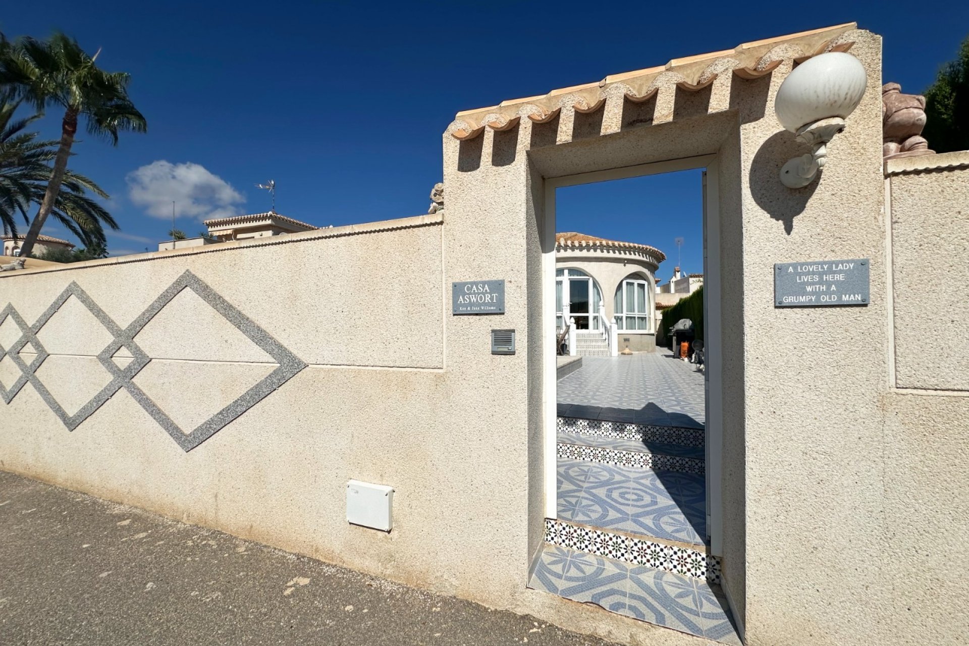 Resale - Villa -
Orihuela Costa - Costa Blanca