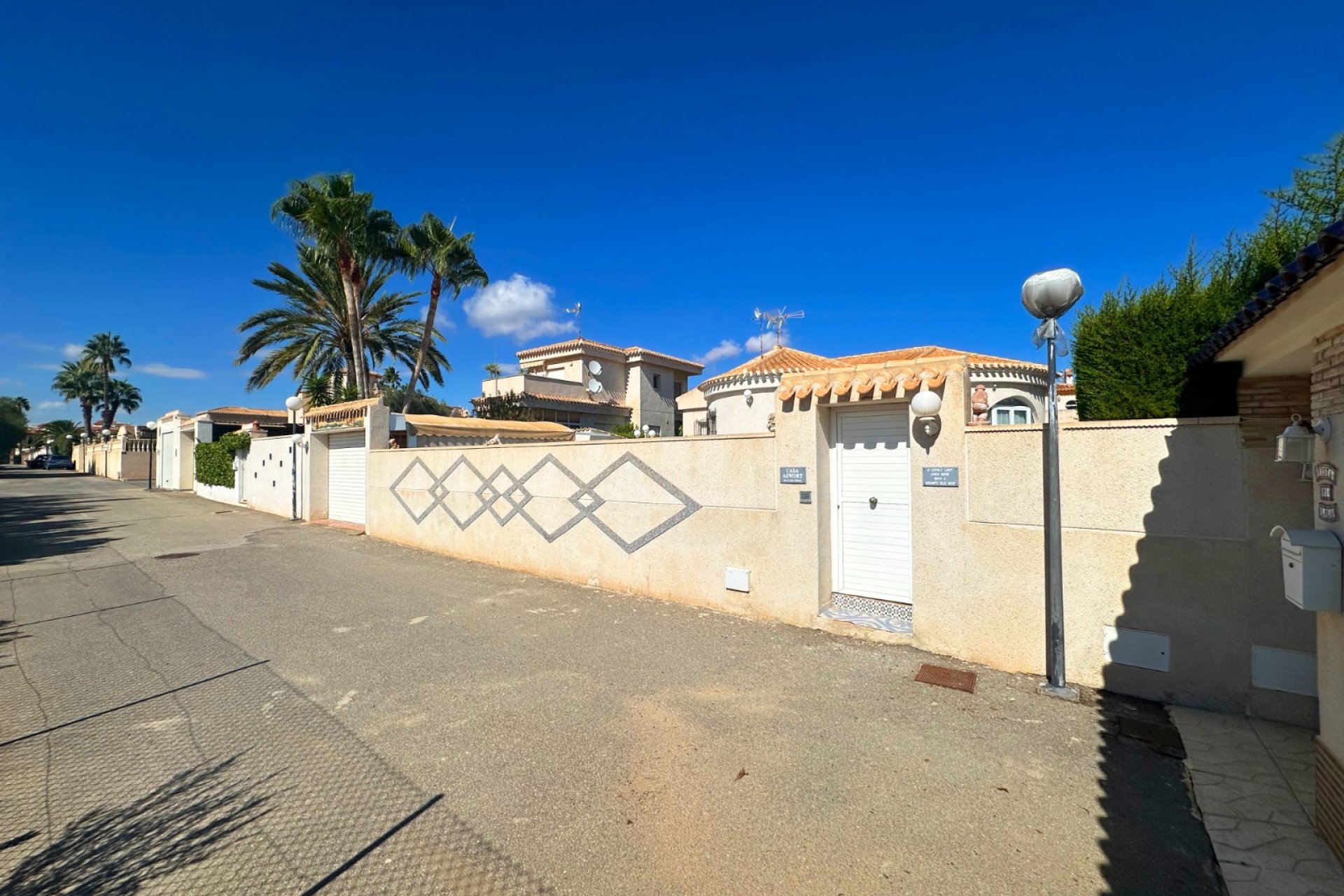 Resale - Villa -
Orihuela Costa - Costa Blanca