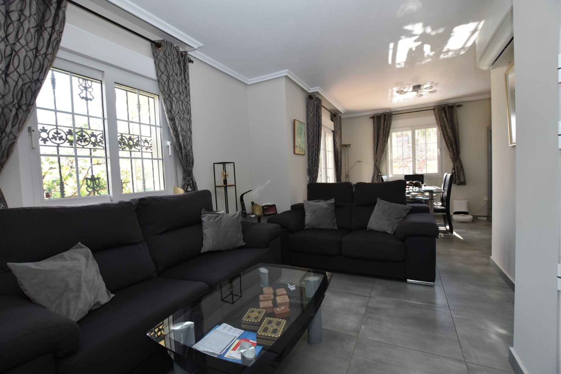 Resale - Villa -
Orihuela Costa - Costa Blanca