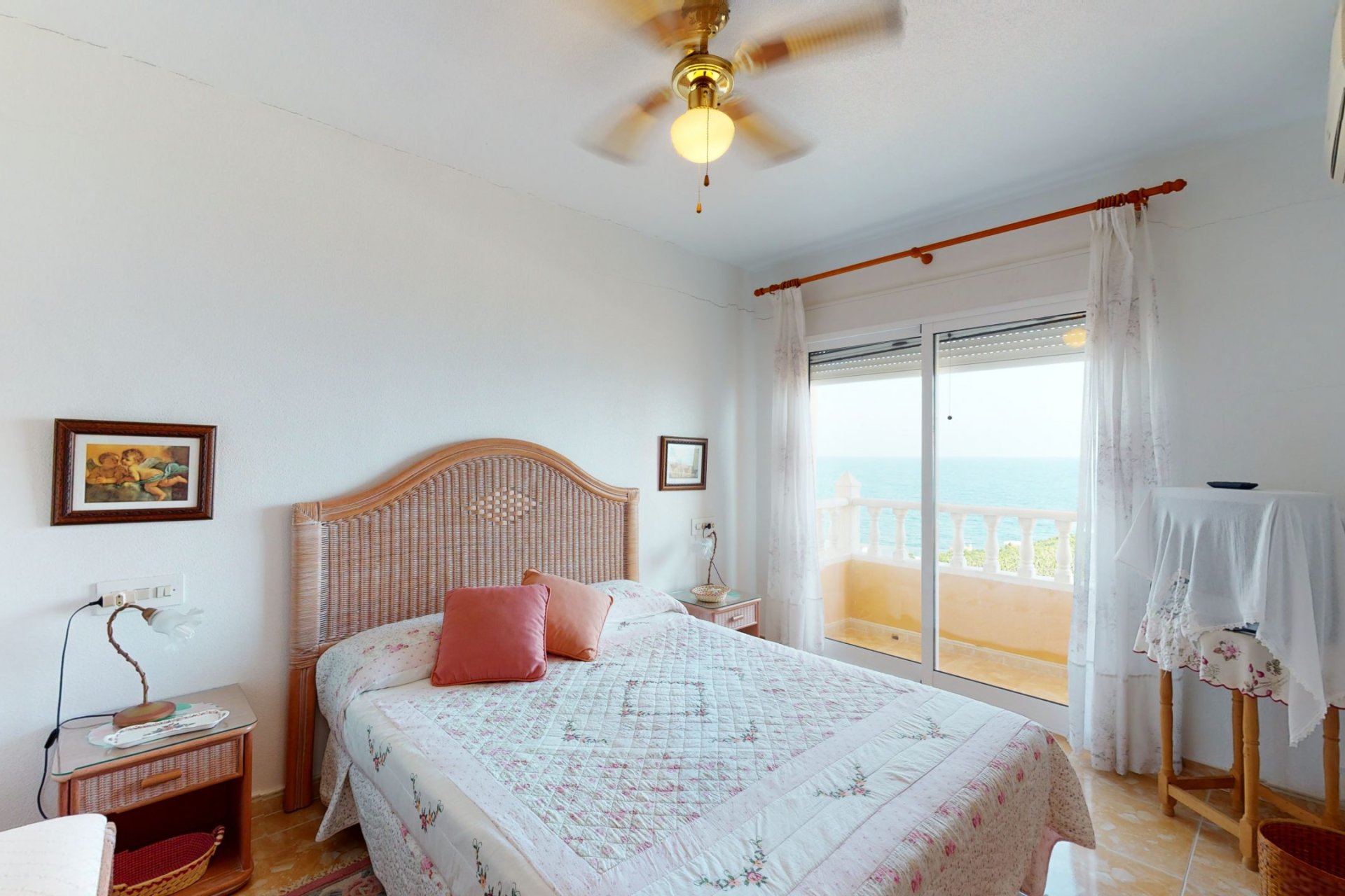 Resale - Villa -
Orihuela Costa - Costa Blanca