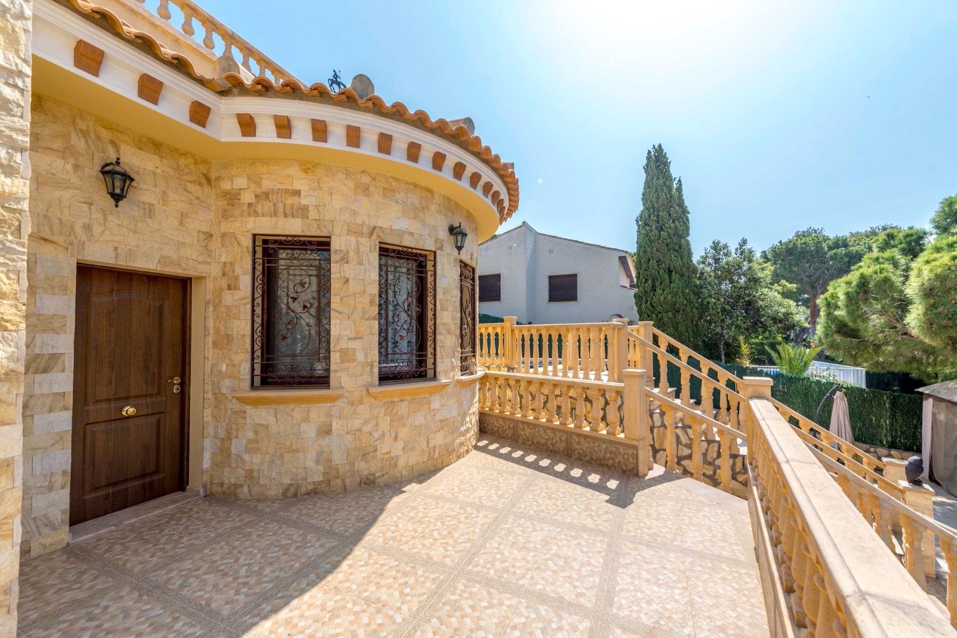 Resale - Villa -
Orihuela Costa - Costa Blanca