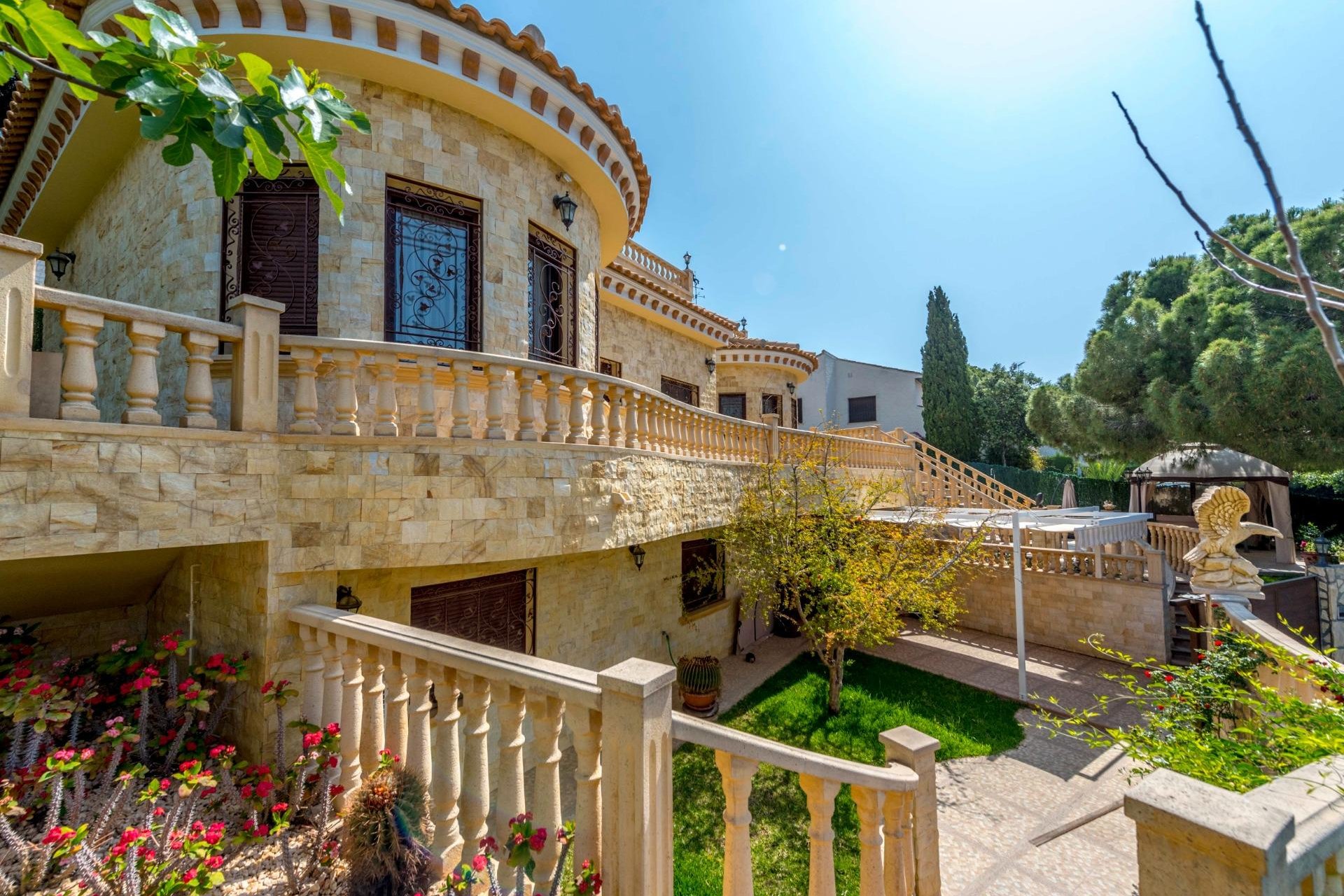 Resale - Villa -
Orihuela Costa - Costa Blanca