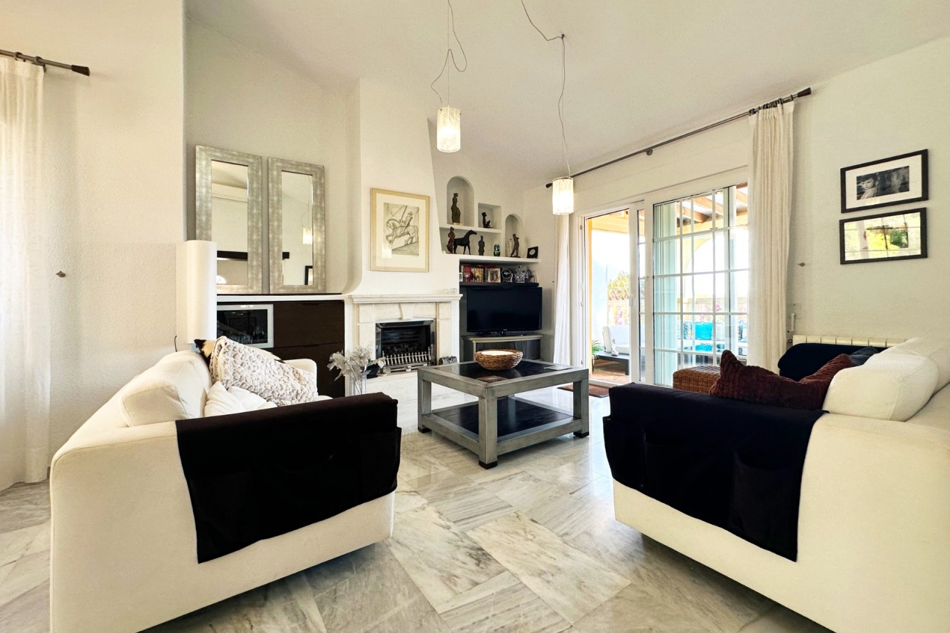 Resale - Villa -
Orihuela Costa - Costa Blanca