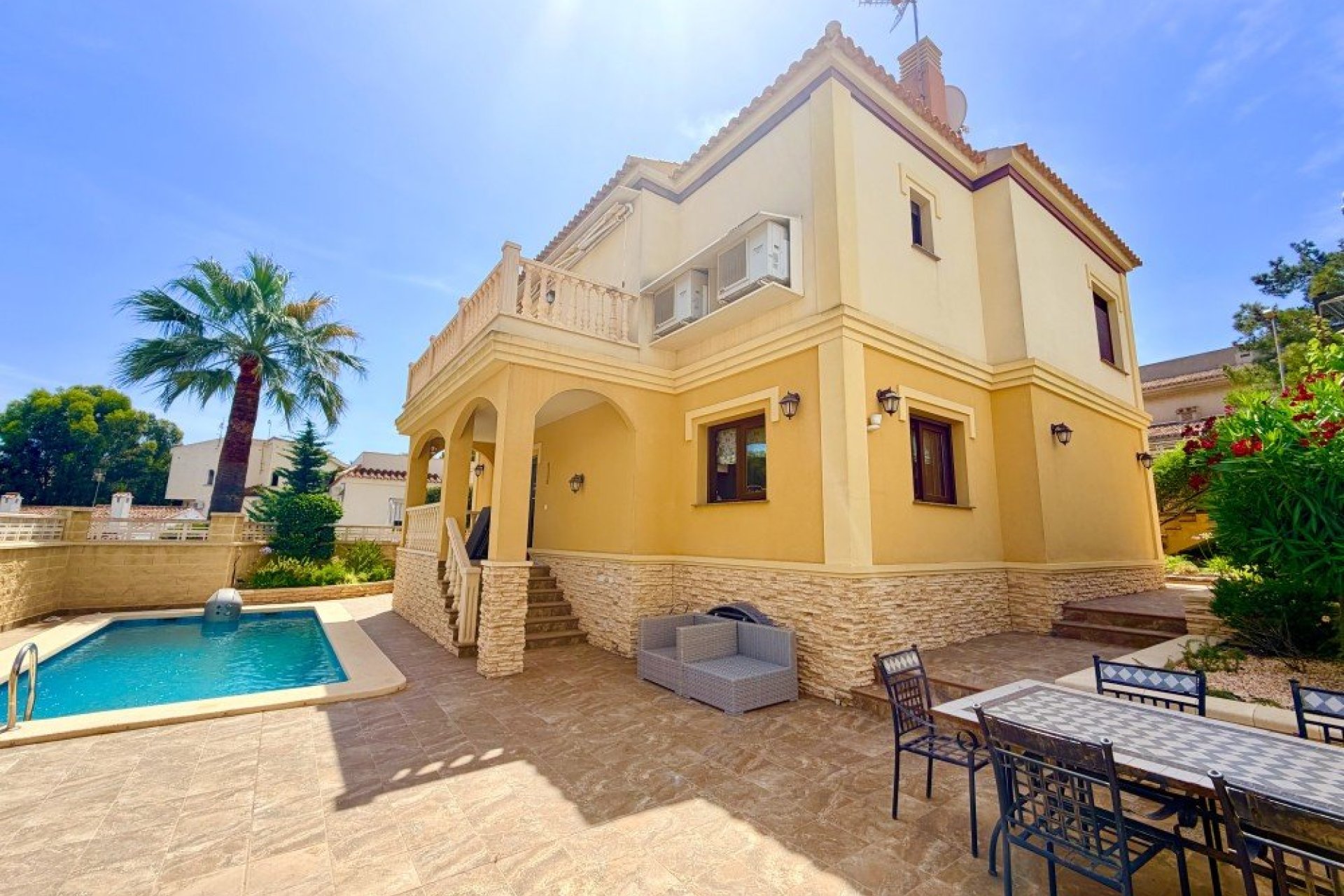 Resale - Villa -
Orihuela Costa - Costa Blanca