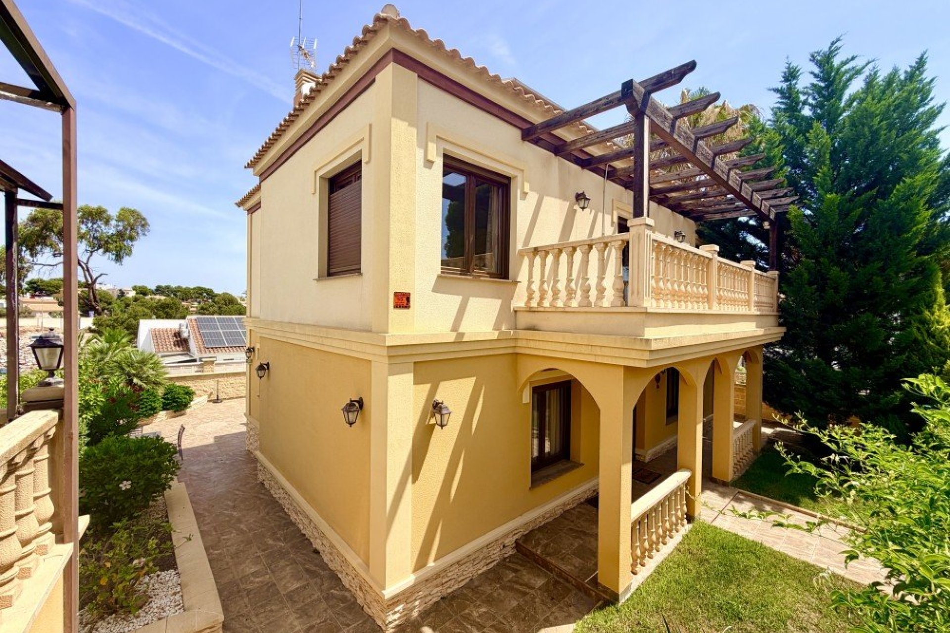Resale - Villa -
Orihuela Costa - Costa Blanca