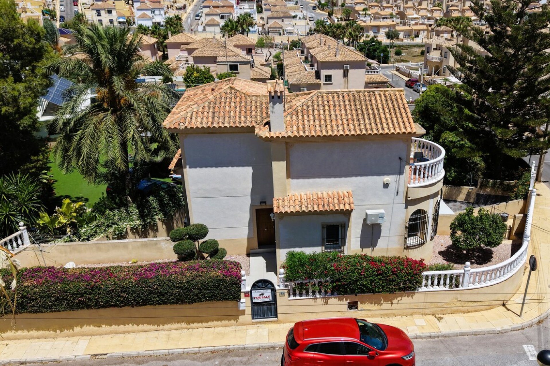 Resale - Villa -
Orihuela Costa - Costa Blanca