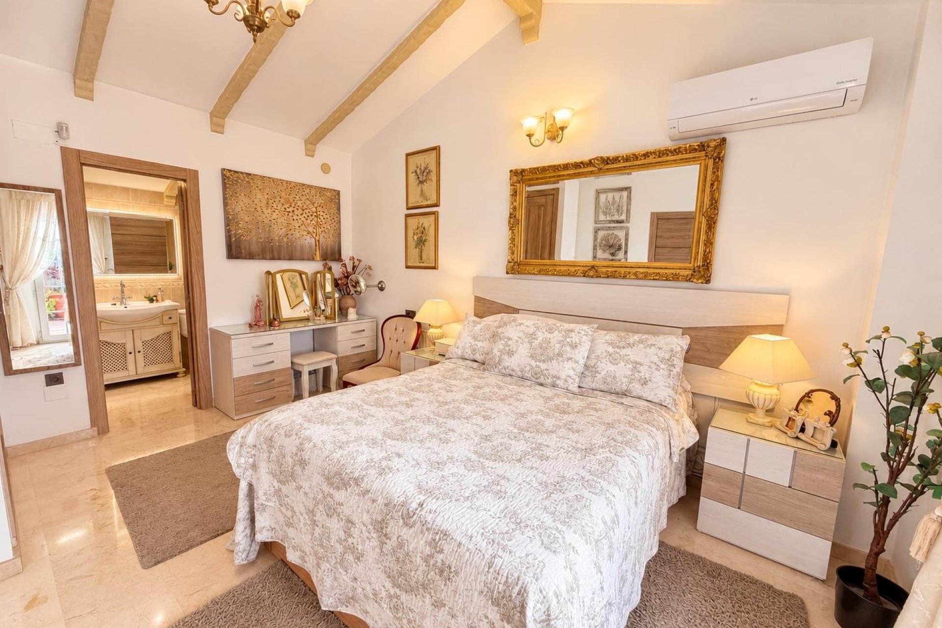 Resale - Villa -
Orihuela Costa - Costa Blanca