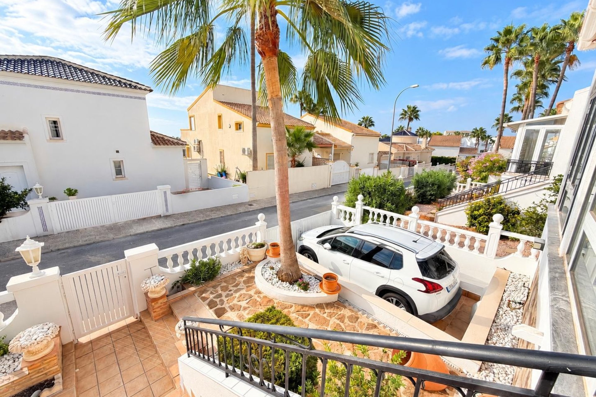 Resale - Villa -
Orihuela Costa - Costa Blanca