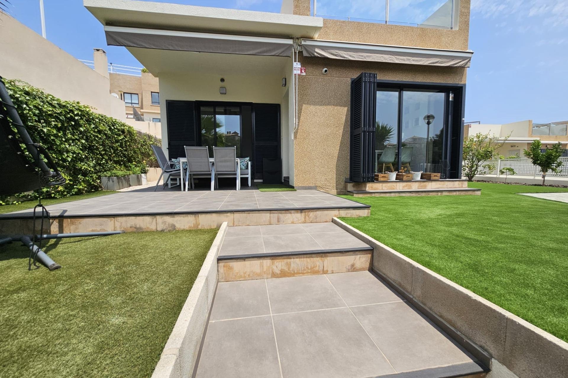 Resale - Villa -
Orihuela Costa - La Regia