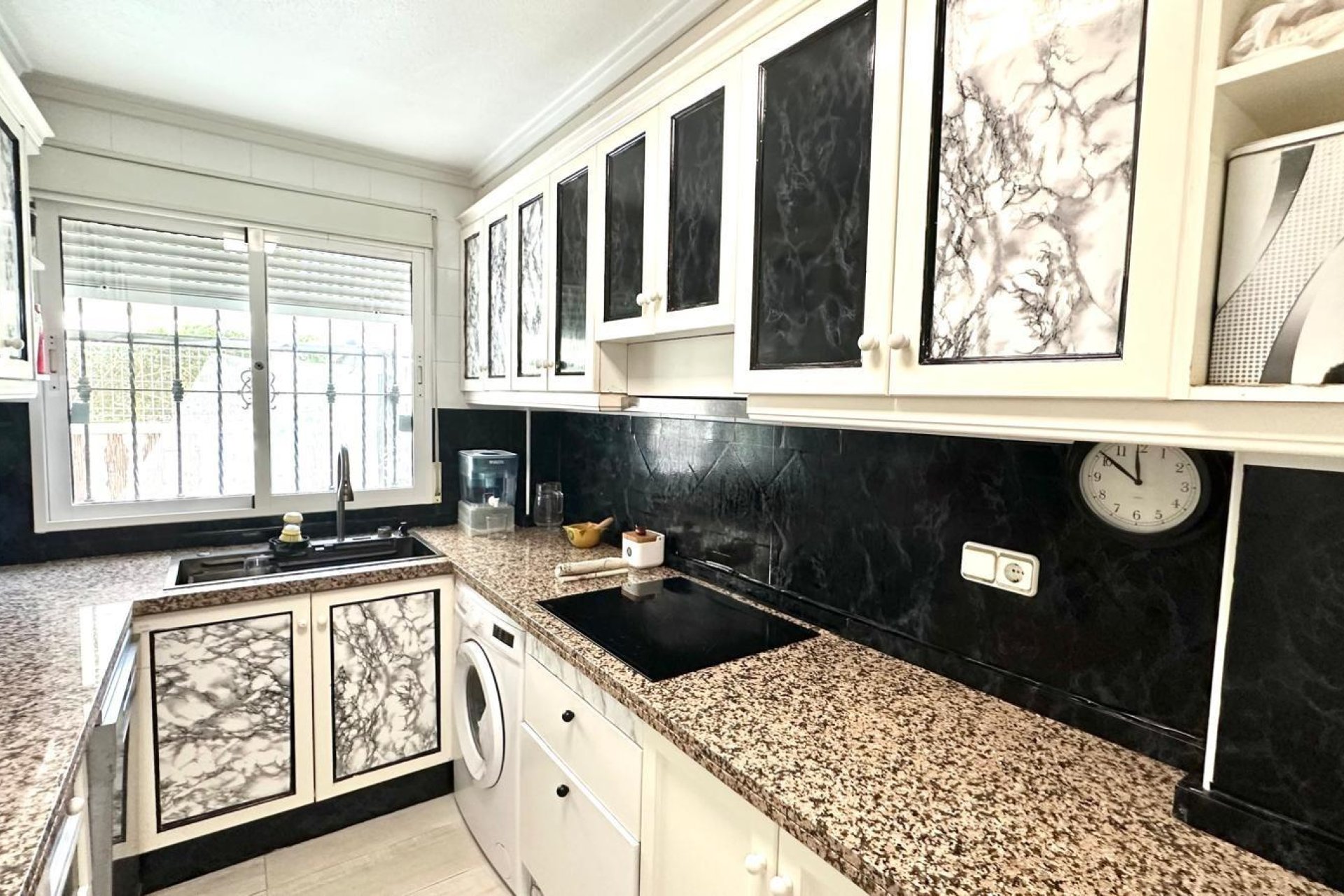 Resale - Villa -
Orihuela Costa - La Regia