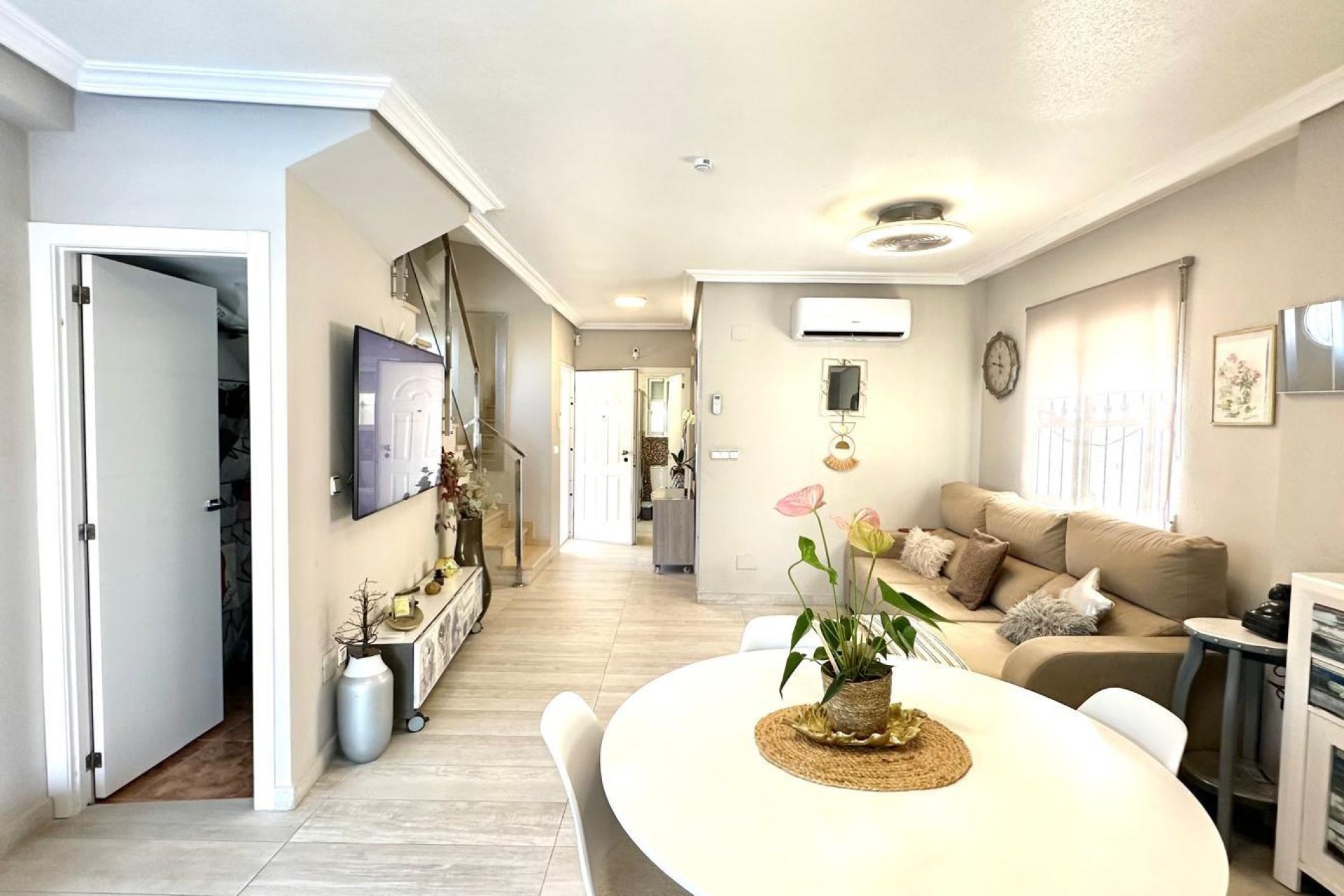 Resale - Villa -
Orihuela Costa - La Regia