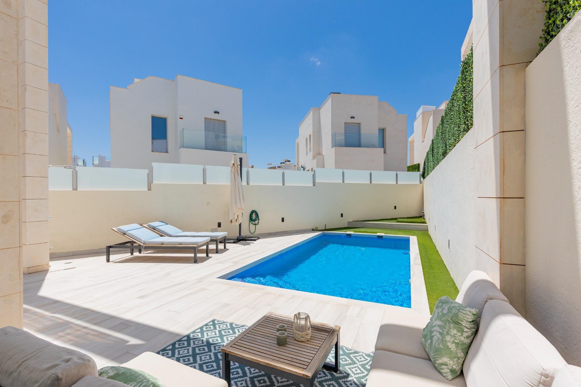 Resale - Villa -
Orihuela Costa - Lomas de Cabo Roig