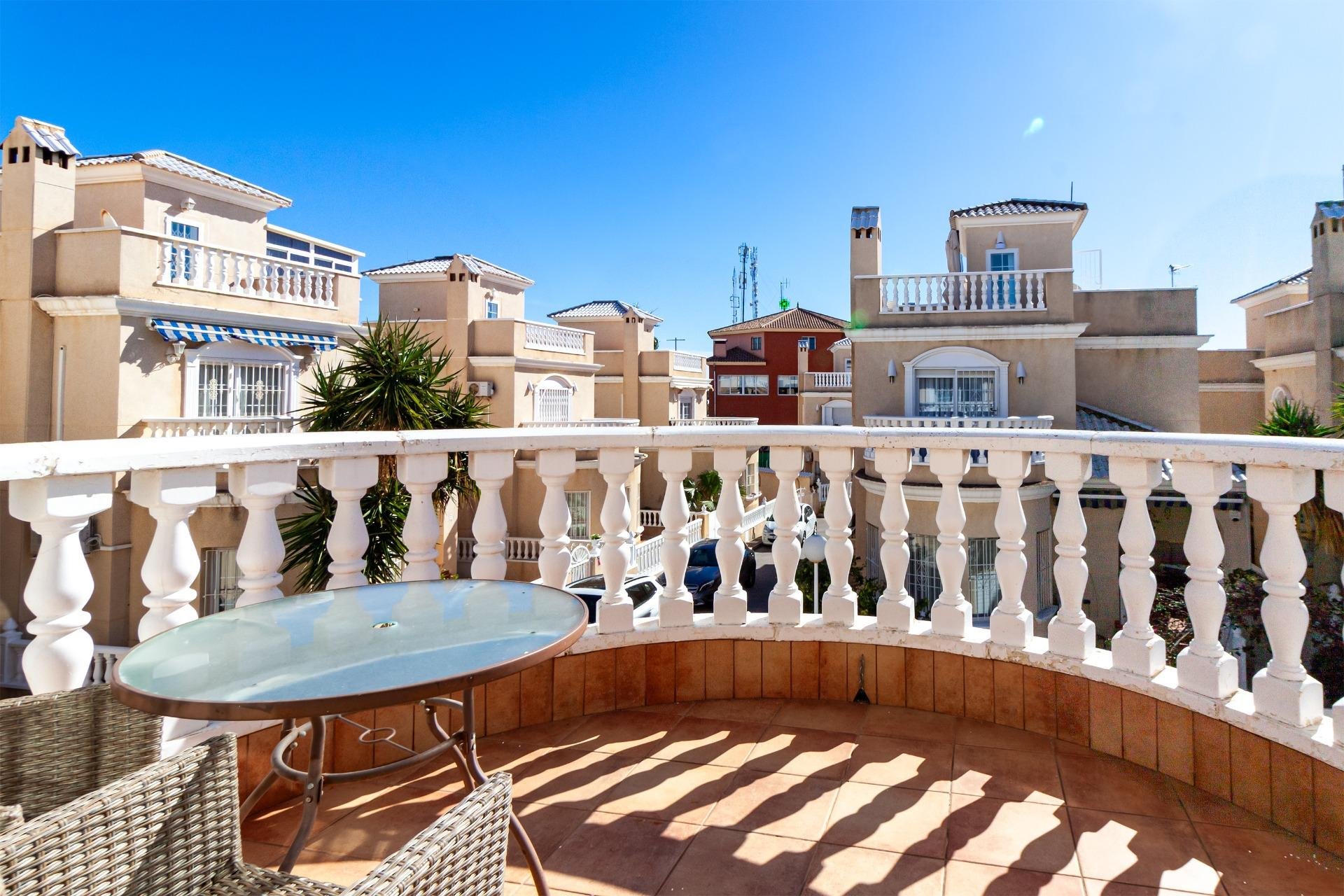 Resale - Villa -
Orihuela Costa - Los Almendros-la Florida