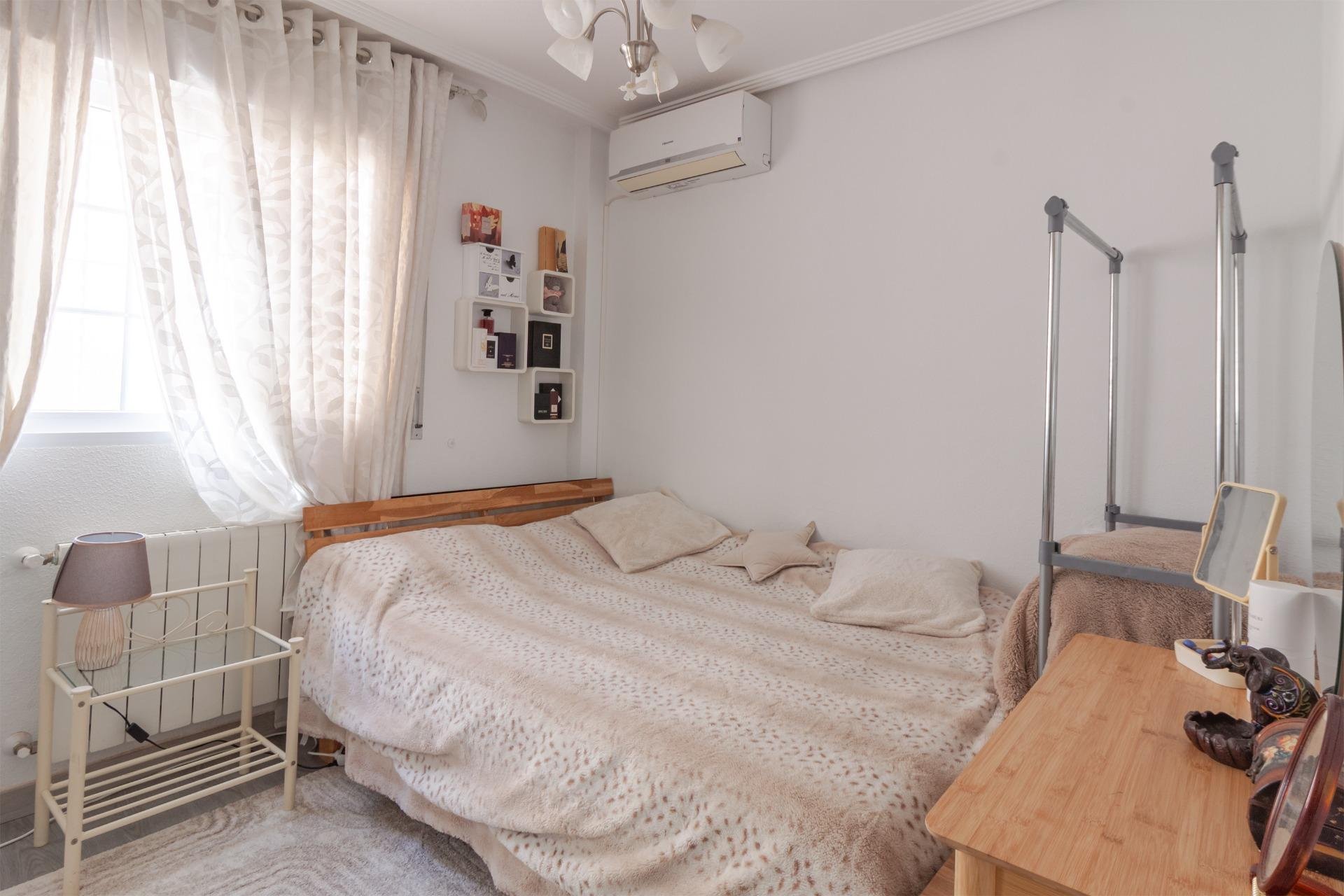 Resale - Villa -
Orihuela Costa - Los Almendros-la Florida