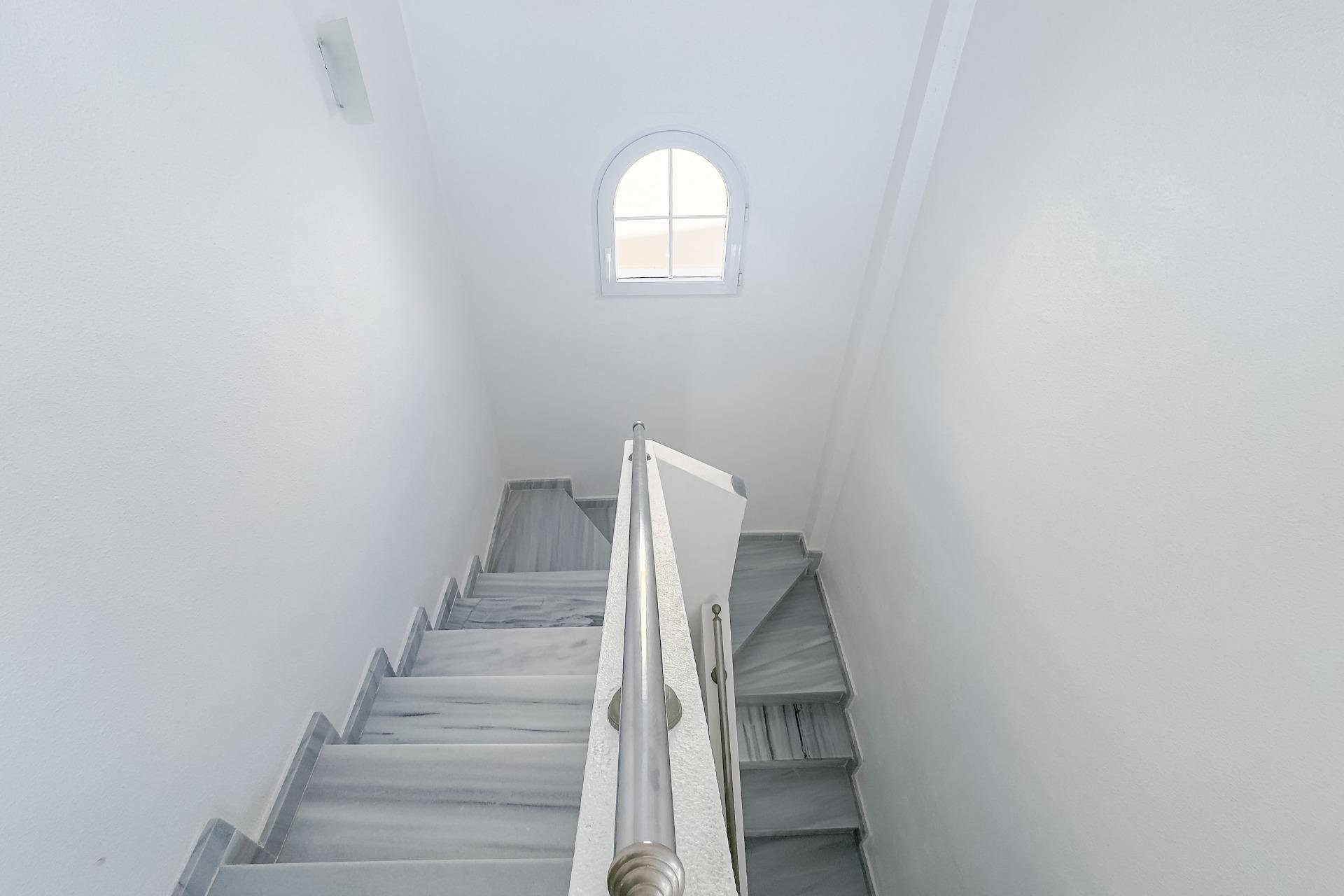 Resale - Villa -
Orihuela Costa - Los Almendros-la Florida