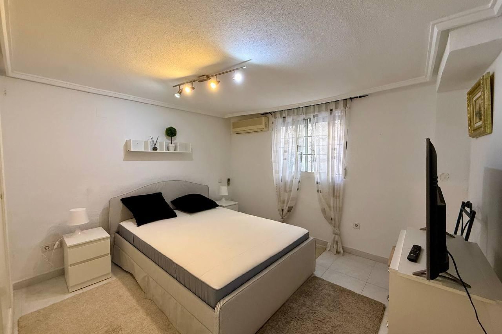 Resale - Villa -
Orihuela Costa - Playa Flamenca