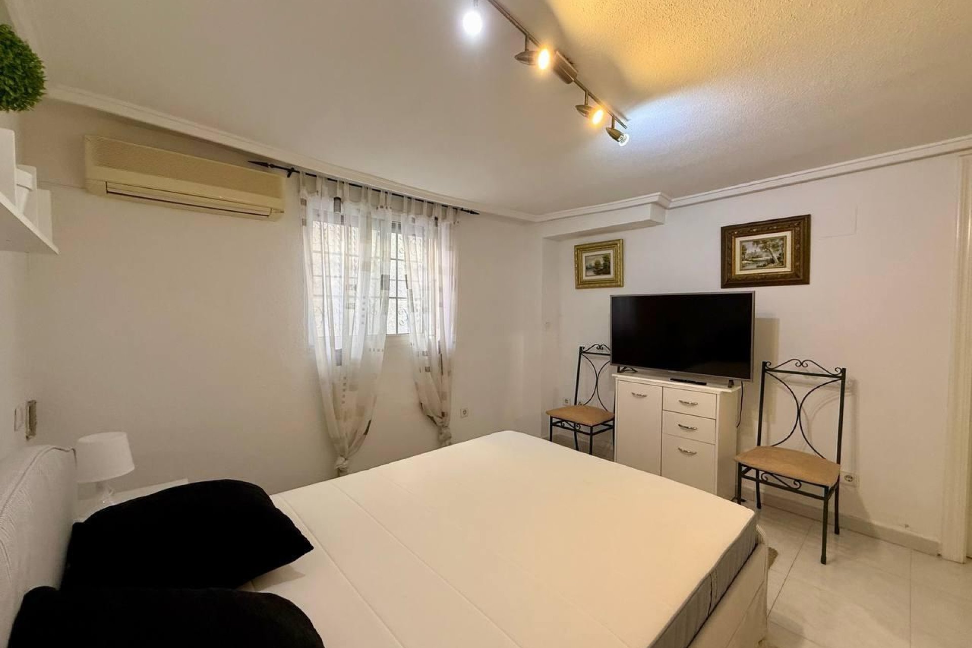 Resale - Villa -
Orihuela Costa - Playa Flamenca