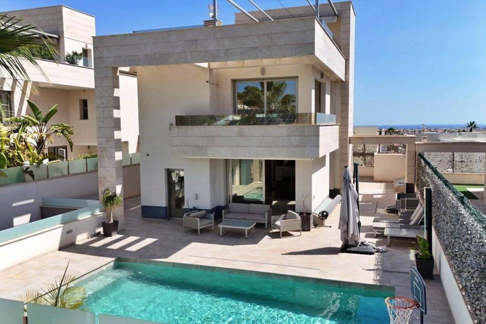 Resale - Villa -
Orihuela Costa - Villamartín