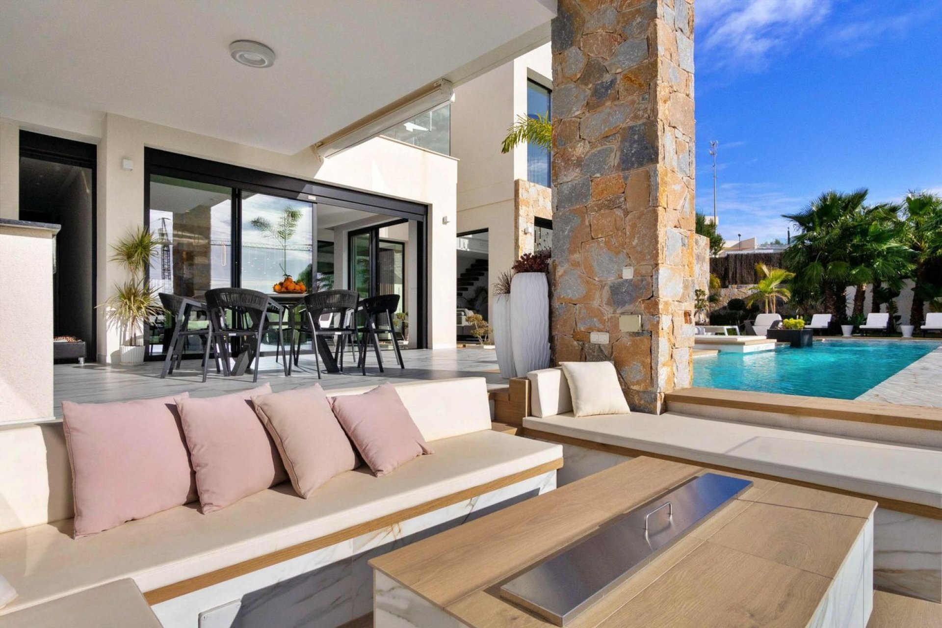 Resale - Villa -
Orihuela - Las Colinas Golf