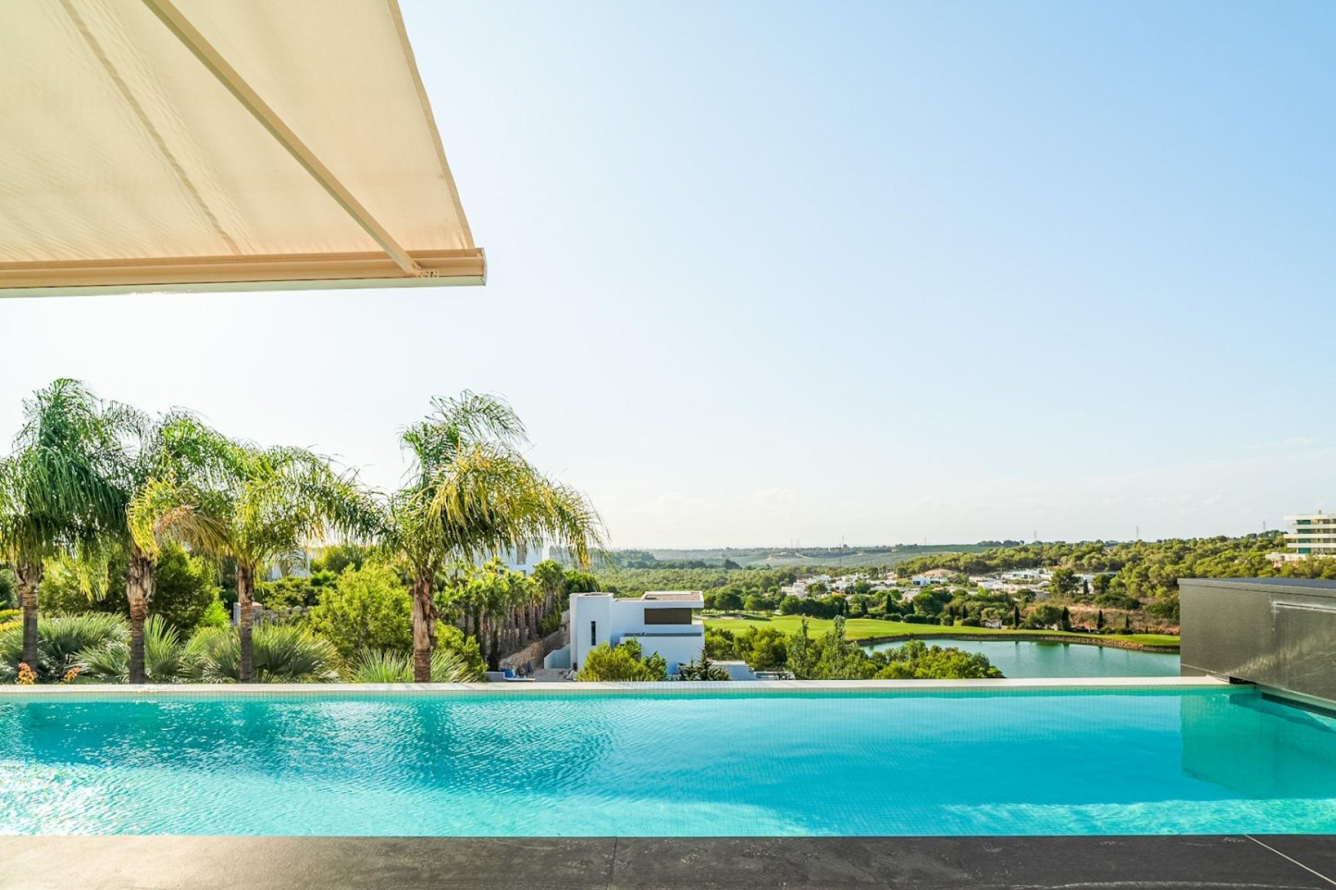 Resale - Villa -
Orihuela - Las Colinas Golf