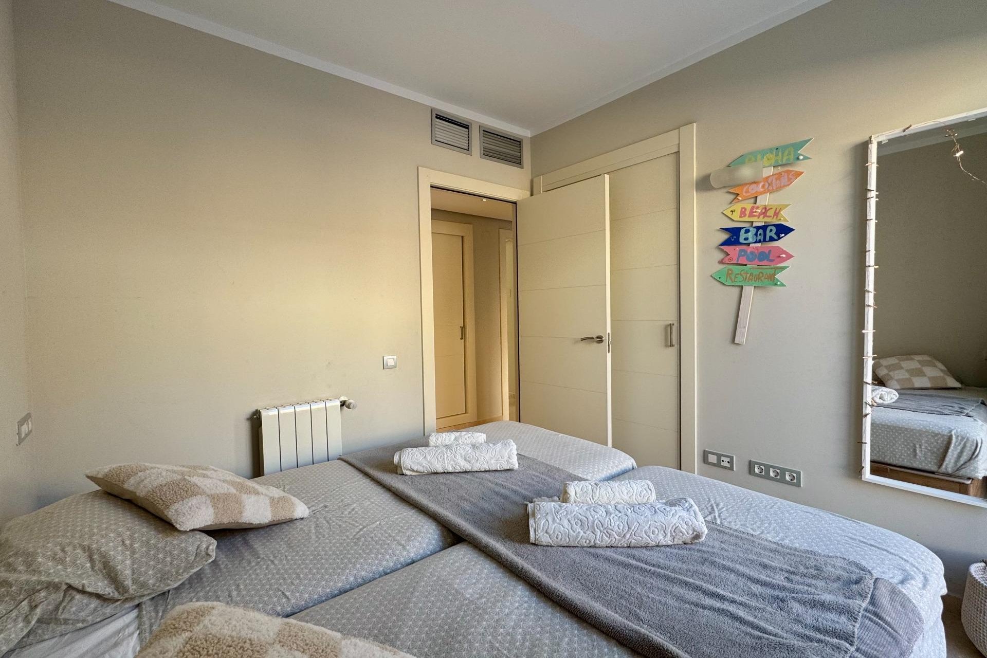 Resale - Villa -
Orihuela - Las Colinas Golf